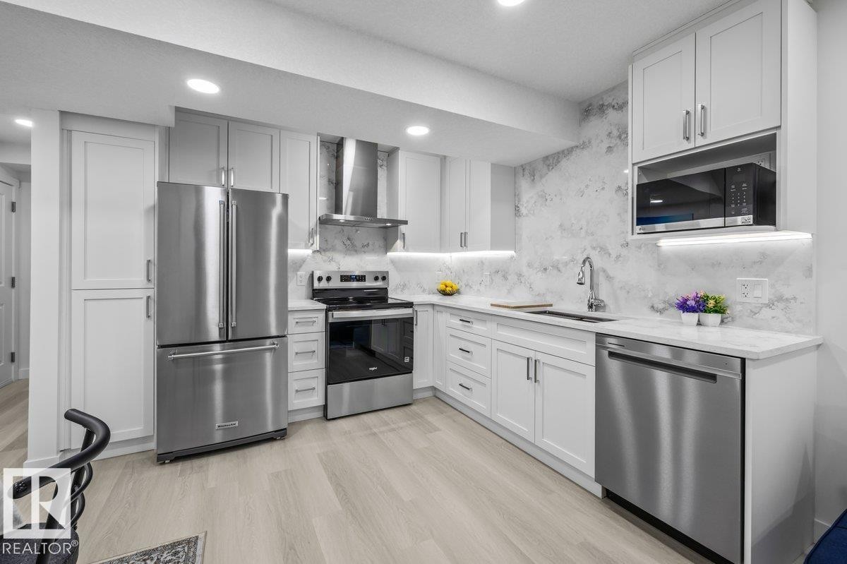 9307 221 Street, Edmonton, AB