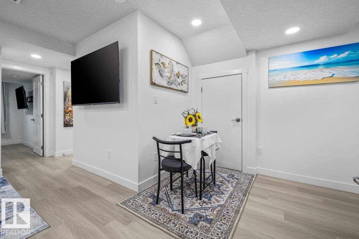 9307 221 Street, Edmonton, AB