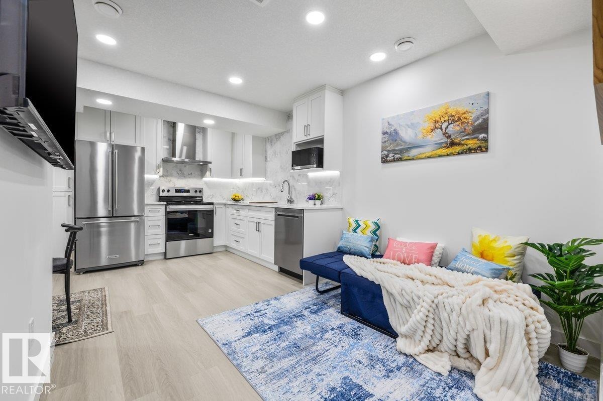 9307 221 Street, Edmonton, AB