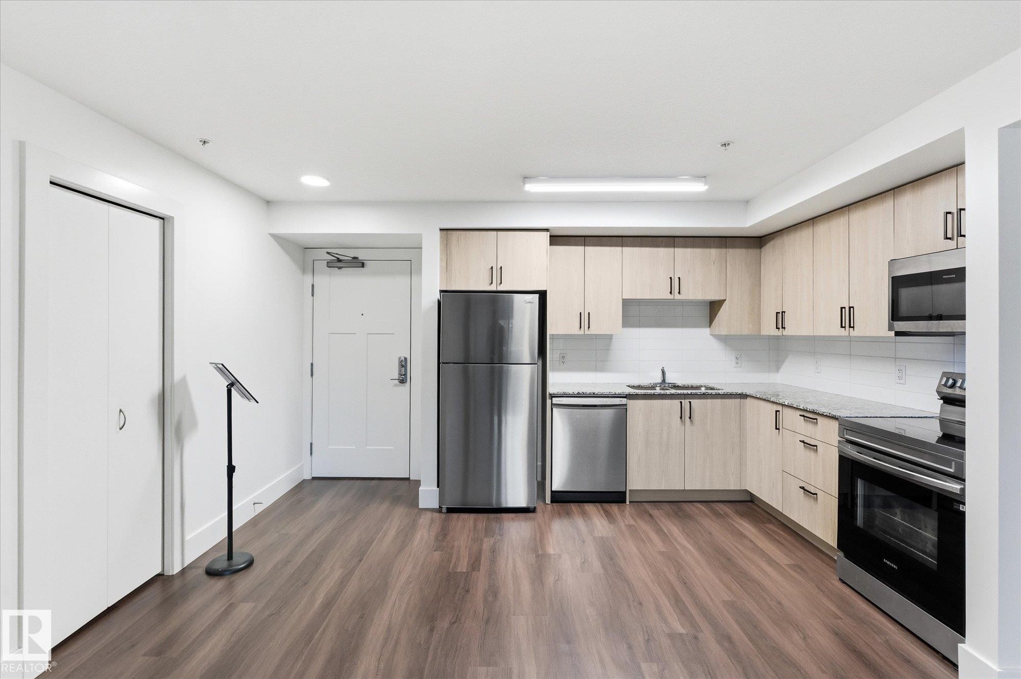 302 9504 182 Street, Edmonton, AB