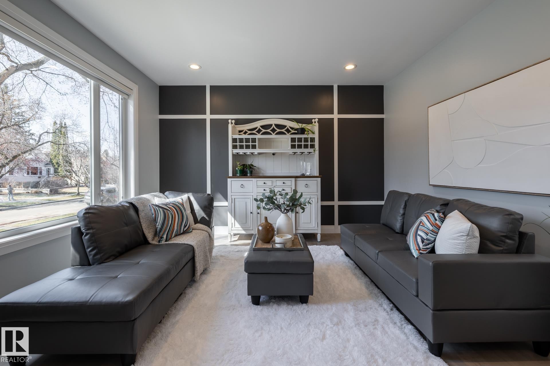 Living room featuring recessed lighting and wood finished floors - 10936 71 Avenue, Edmonton, AB