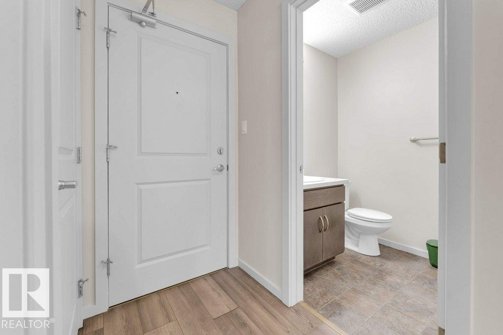 116 5404 7 Avenue, Edmonton, AB - Indoor Photo Showing Bathroom