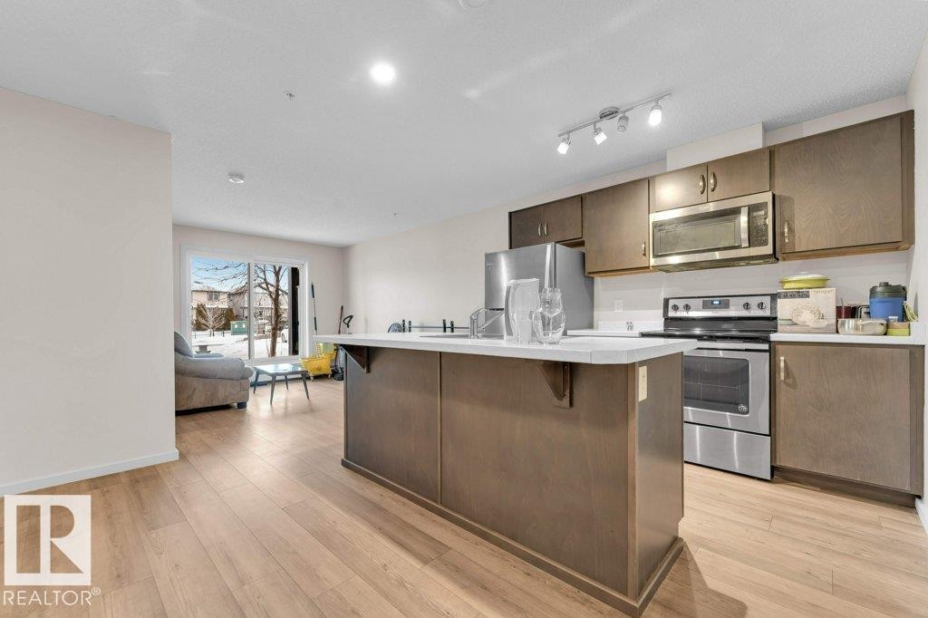 116 5404 7 Avenue, Edmonton, AB - Indoor Photo Showing Kitchen