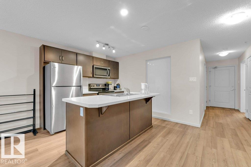 116 5404 7 Avenue, Edmonton, AB - Indoor Photo Showing Kitchen