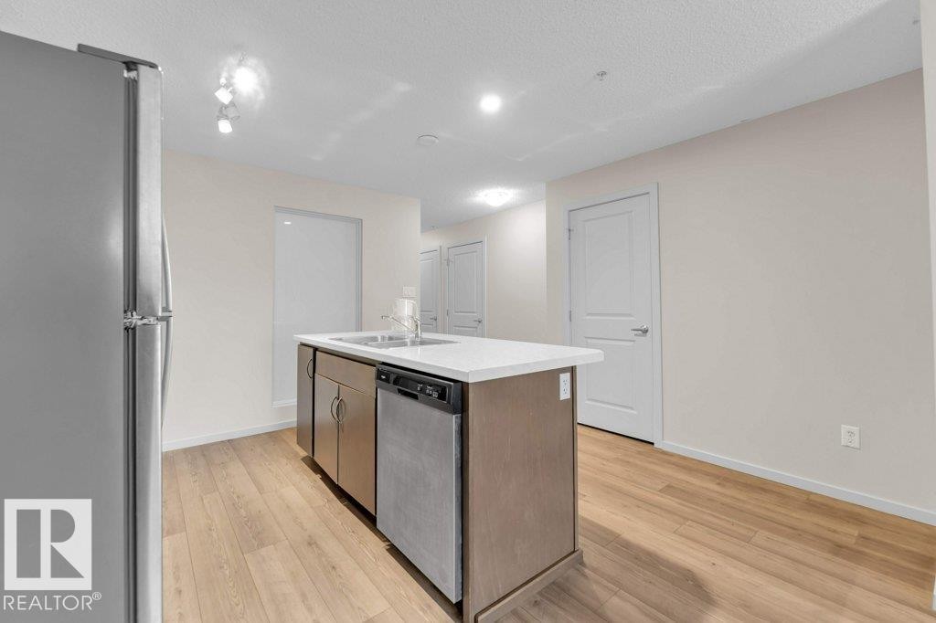 116 5404 7 Avenue, Edmonton, AB - Indoor Photo Showing Kitchen