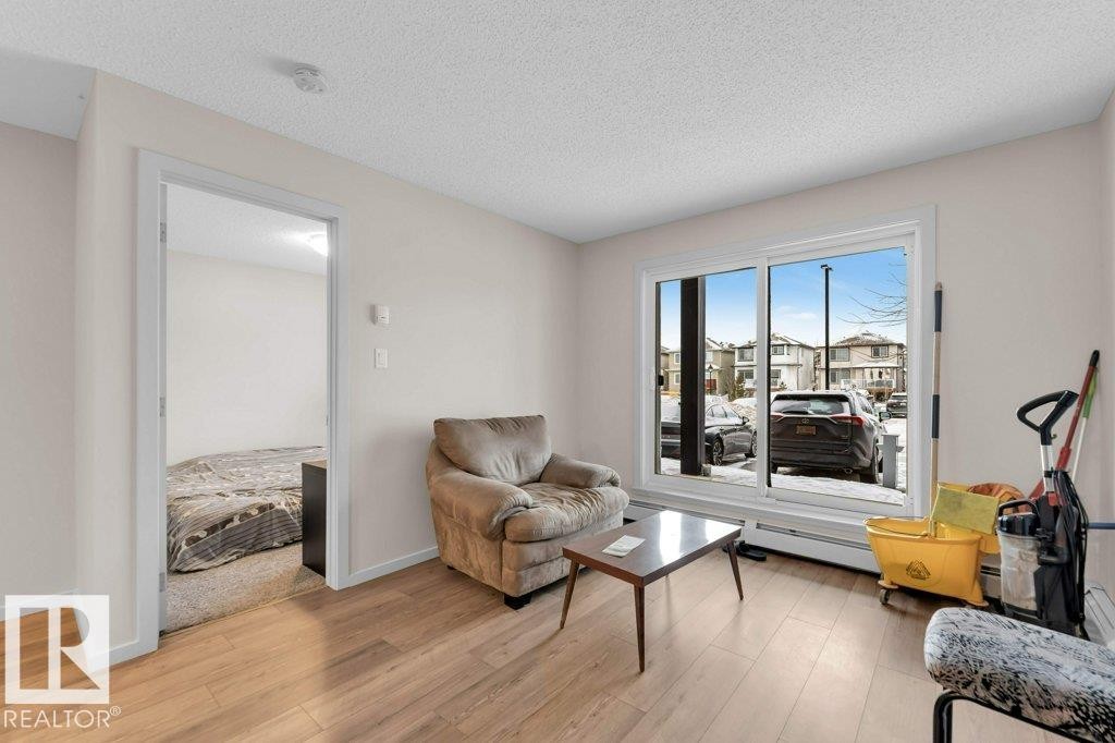 116 5404 7 Avenue, Edmonton, AB - Indoor Photo Showing Living Room