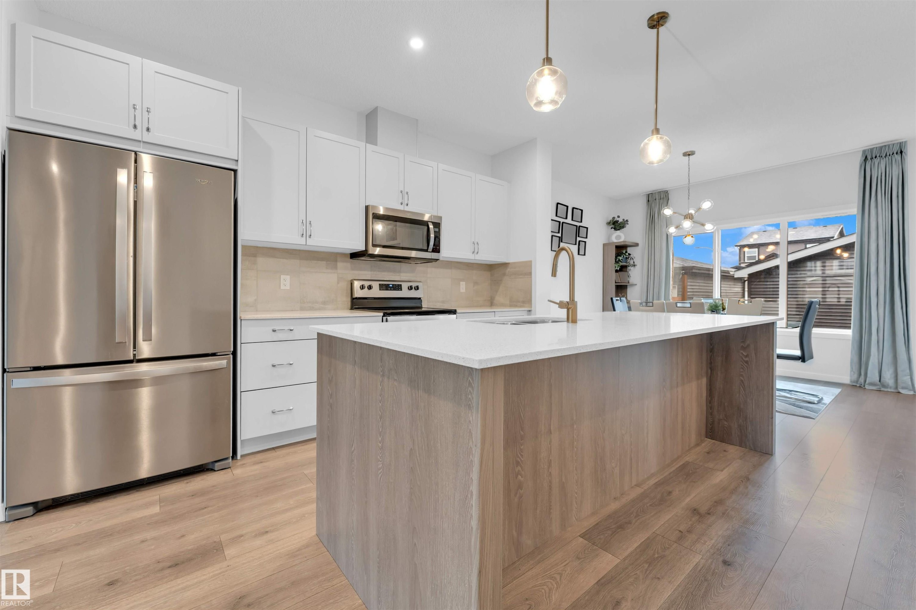 3607 6 Avenue, Edmonton, AB - Indoor Photo Showing Kitchen With Upgraded Kitchen
