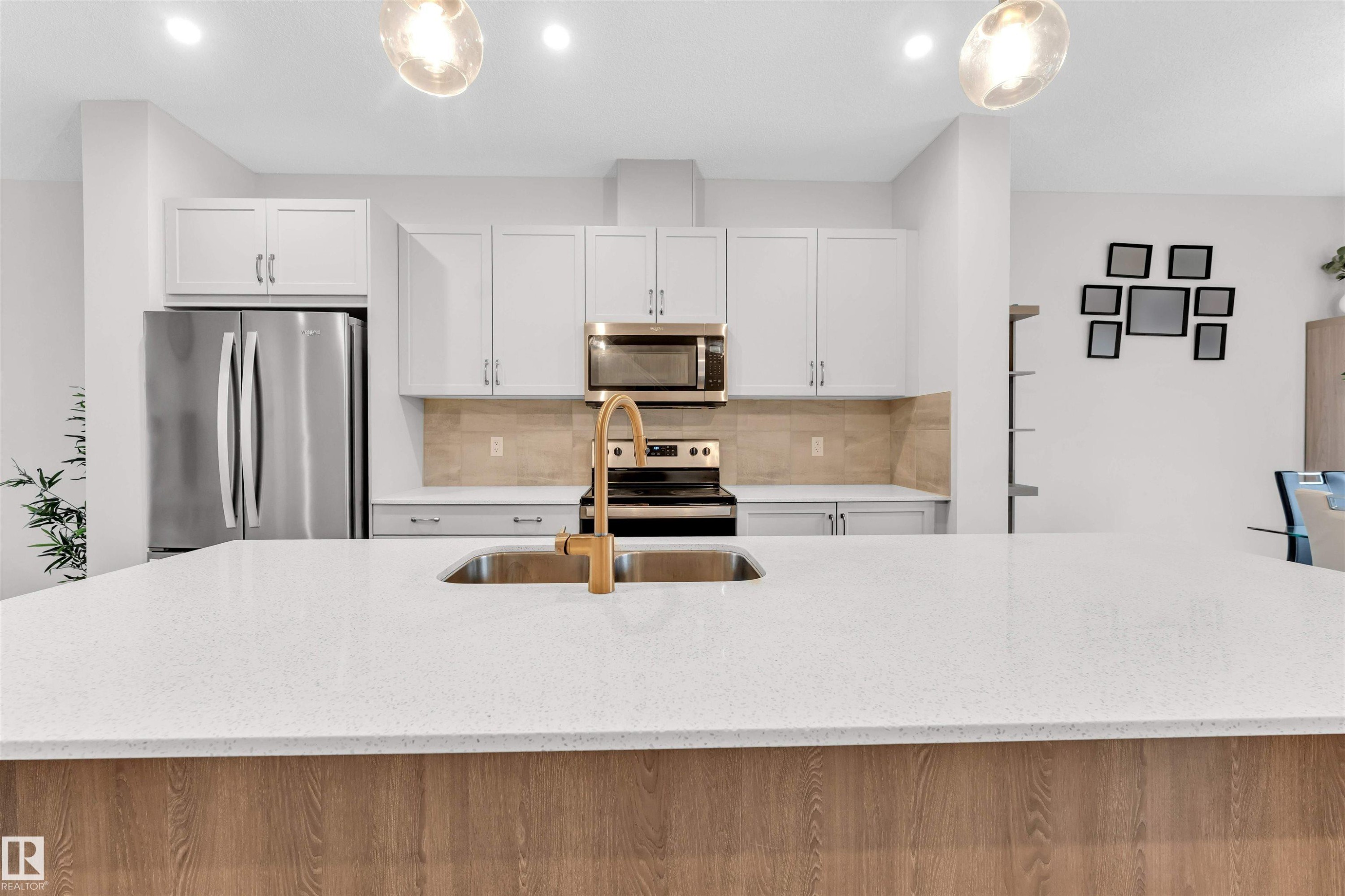 3607 6 Avenue, Edmonton, AB - Indoor Photo Showing Kitchen With Double Sink