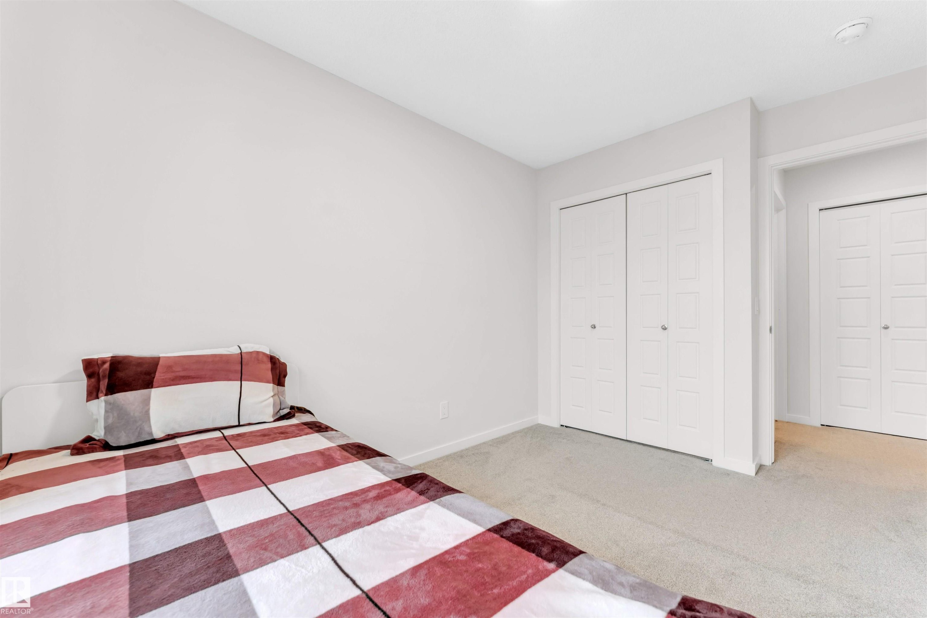 3607 6 Avenue, Edmonton, AB - Indoor Photo Showing Bedroom