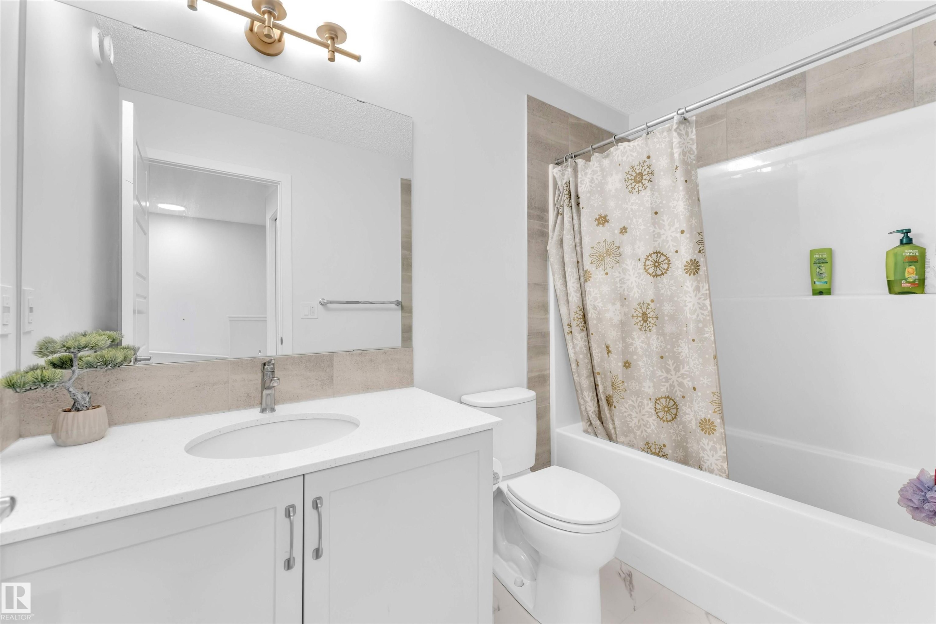 3607 6 Avenue, Edmonton, AB - Indoor Photo Showing Bathroom
