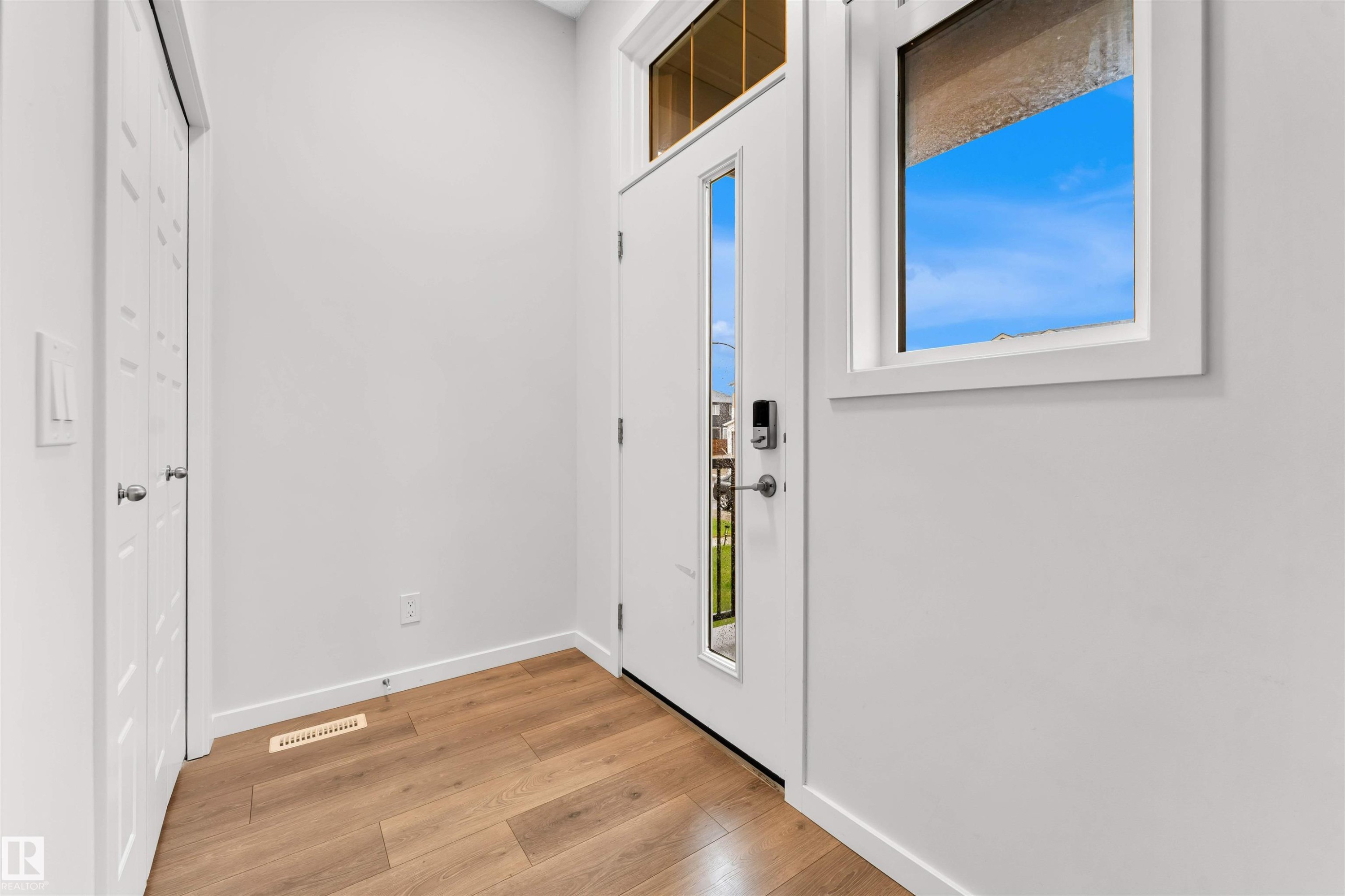 3607 6 Avenue, Edmonton, AB - Indoor Photo Showing Other Room