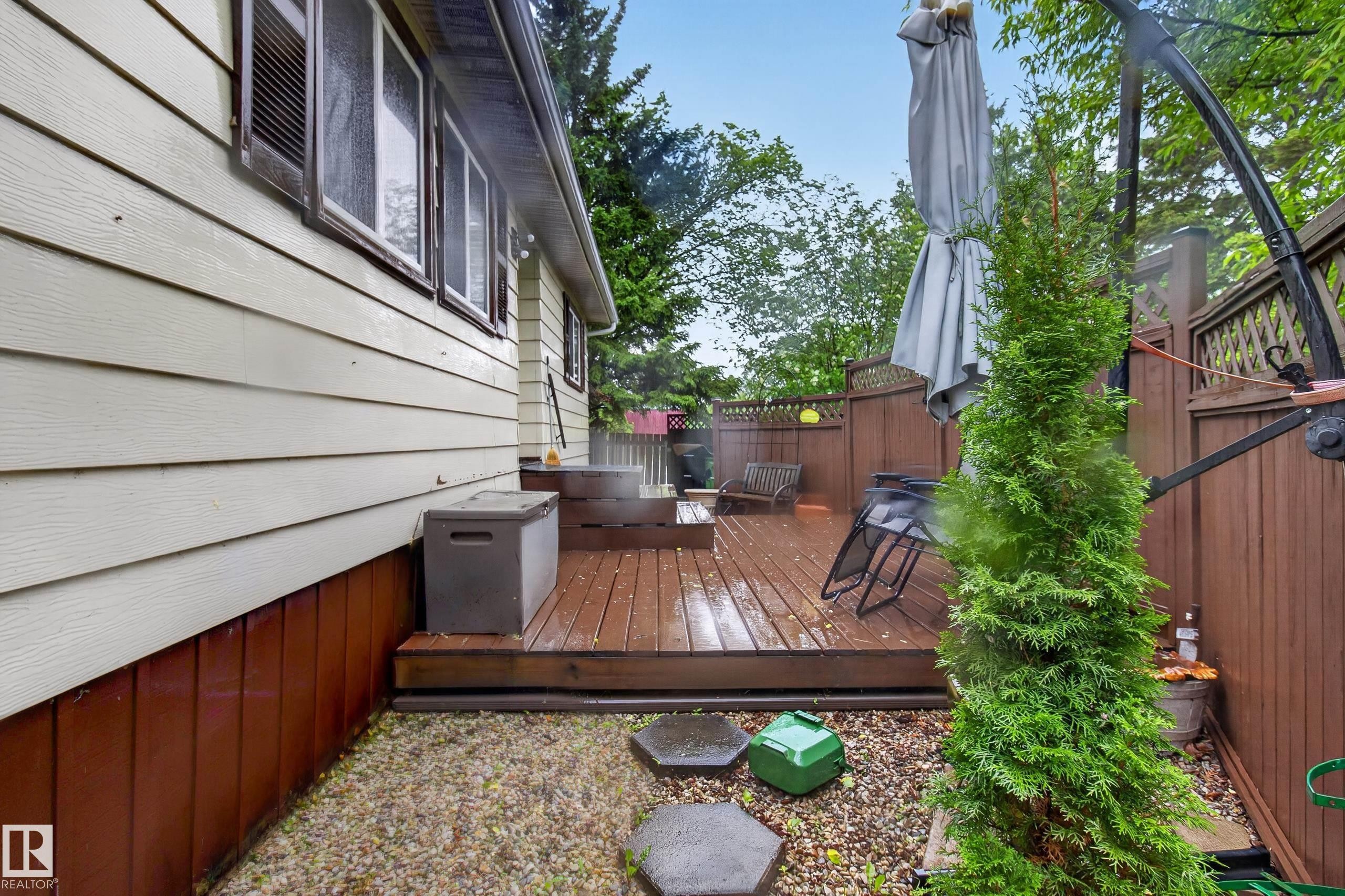 Multi-level wood deck featuring a privacy fence and gravel landscaping - 21 Willowdale Drive, Edmonton, AB - Outdoor With Exterior