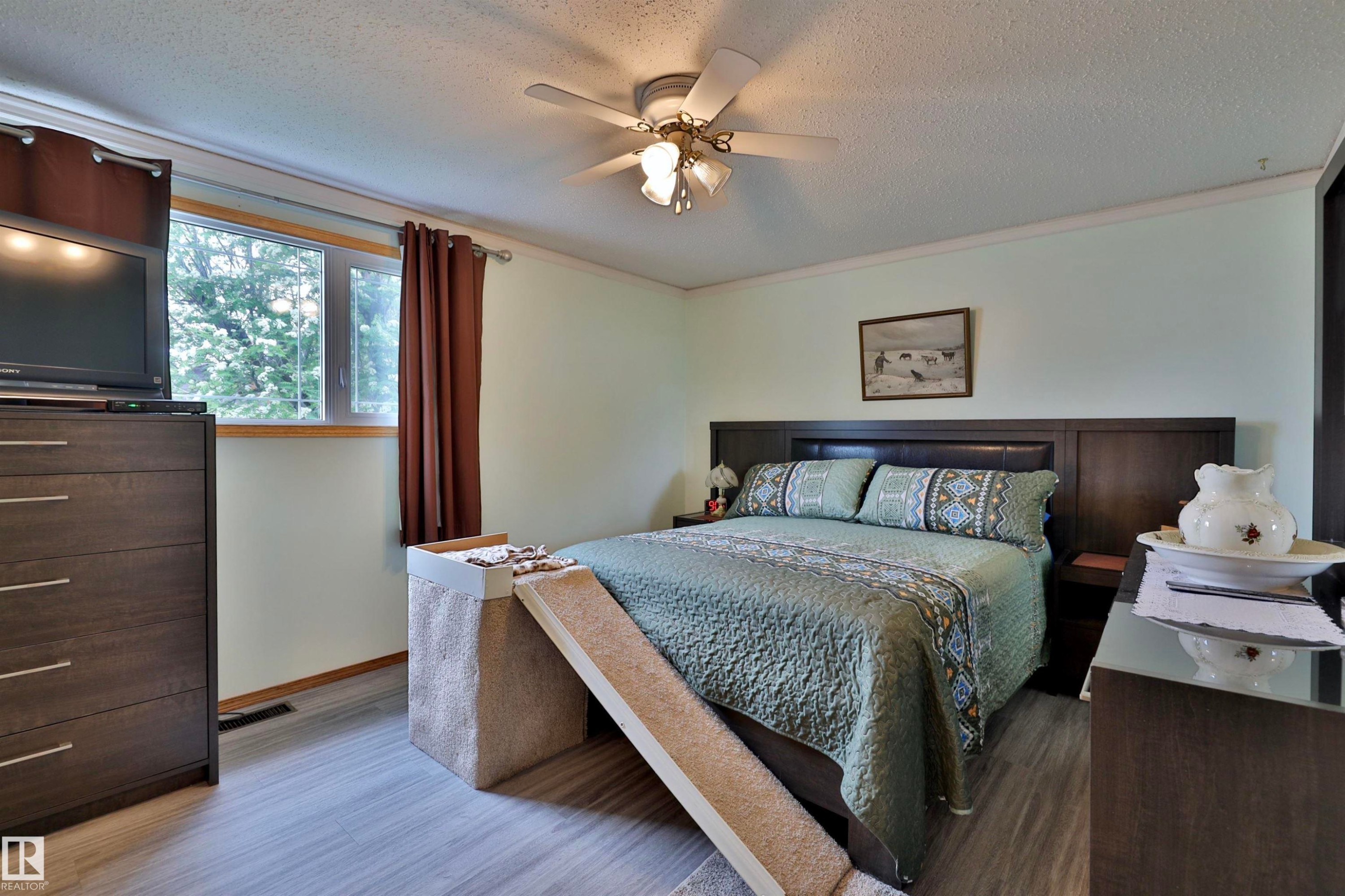144 Cameron Crescent, Wetaskiwin, AB - Indoor Photo Showing Bedroom