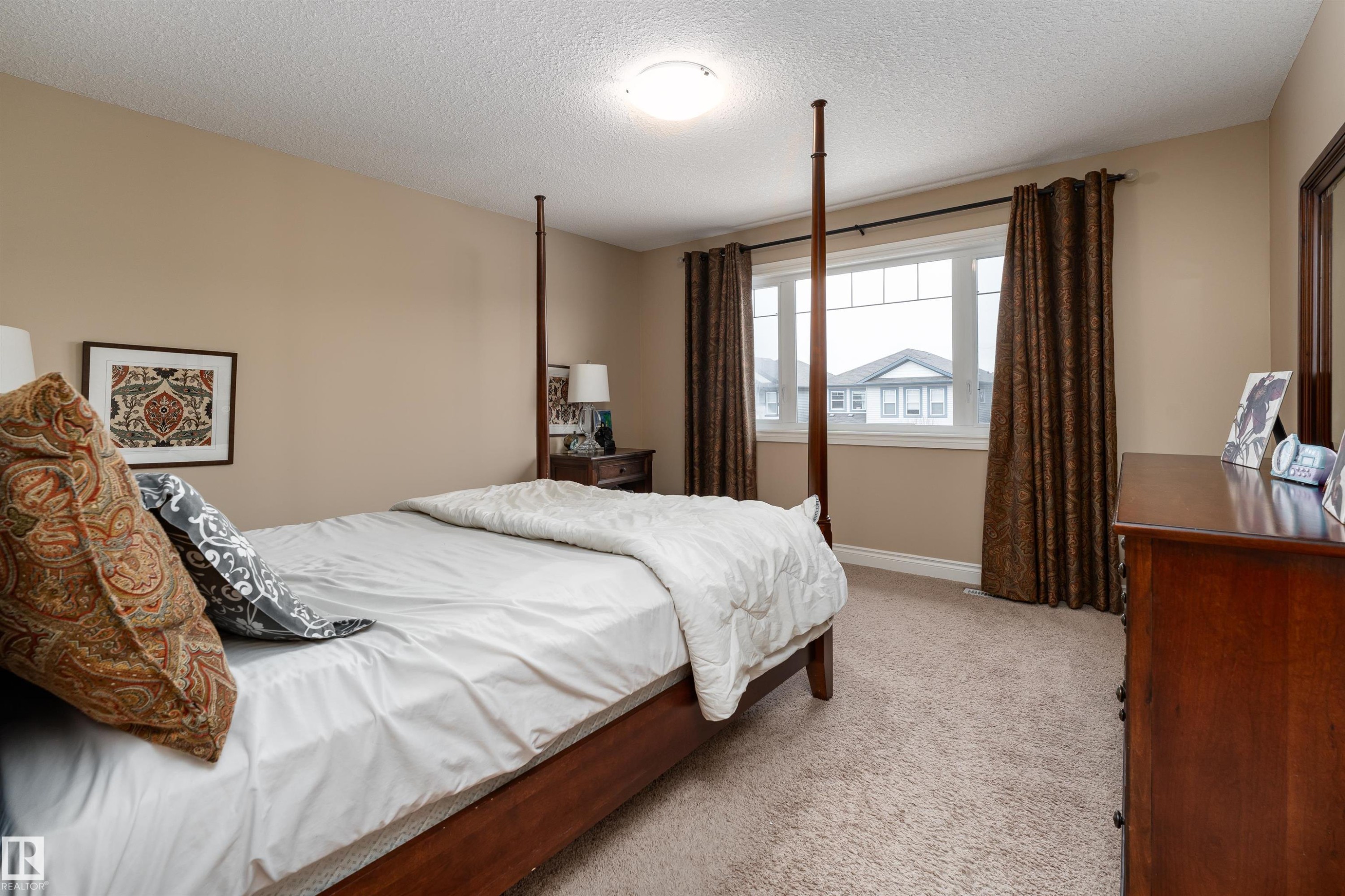 729 37A Avenue, Edmonton, AB - Indoor Photo Showing Bedroom