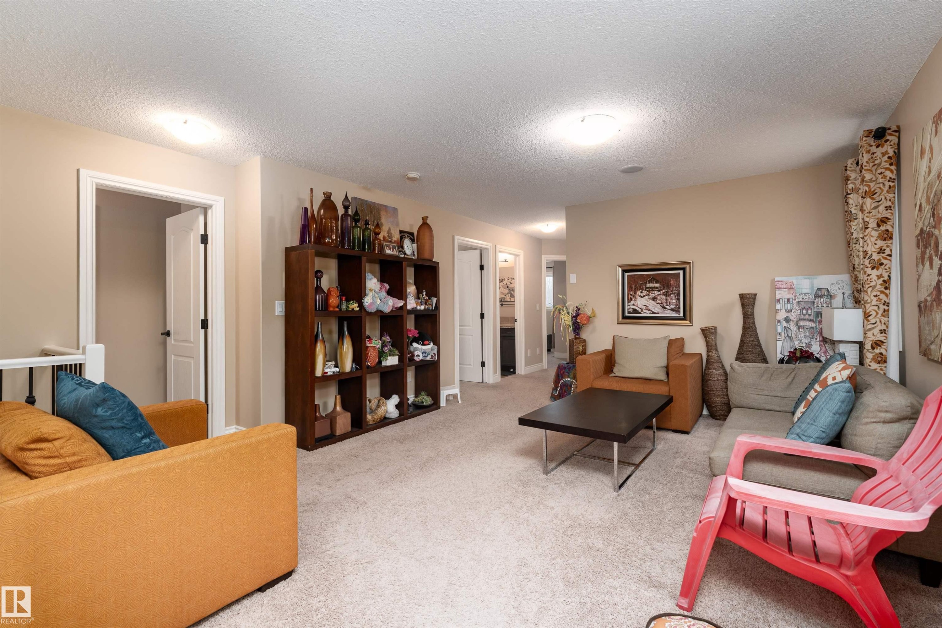729 37A Avenue, Edmonton, AB - Indoor Photo Showing Living Room