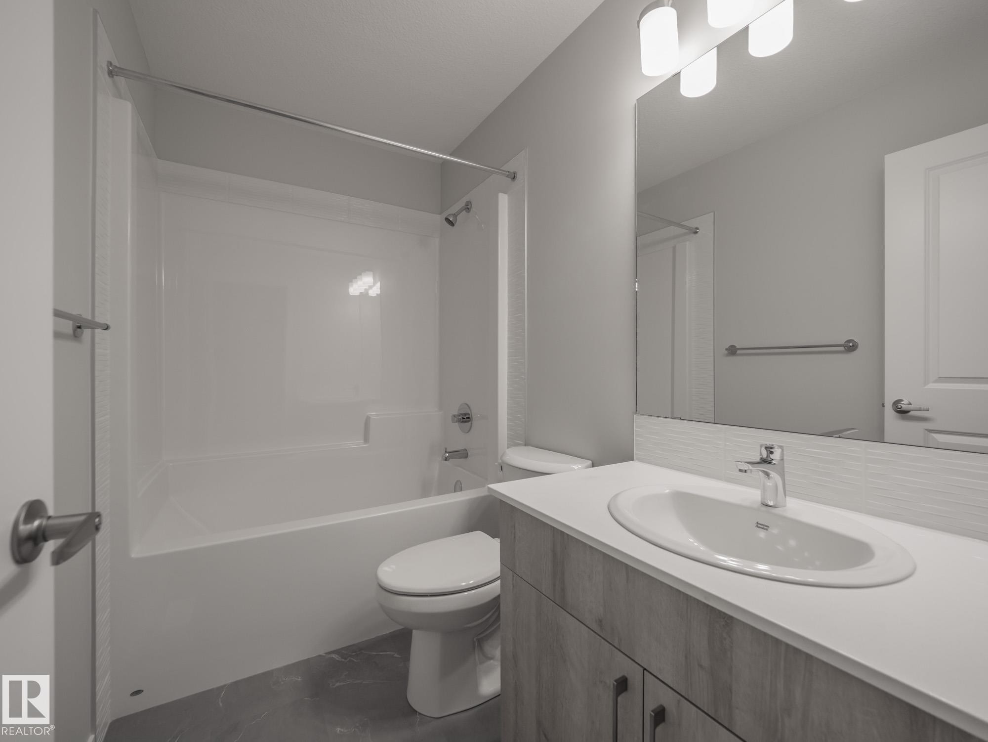 19430 22A Avenue, Edmonton, AB - Indoor Photo Showing Bathroom