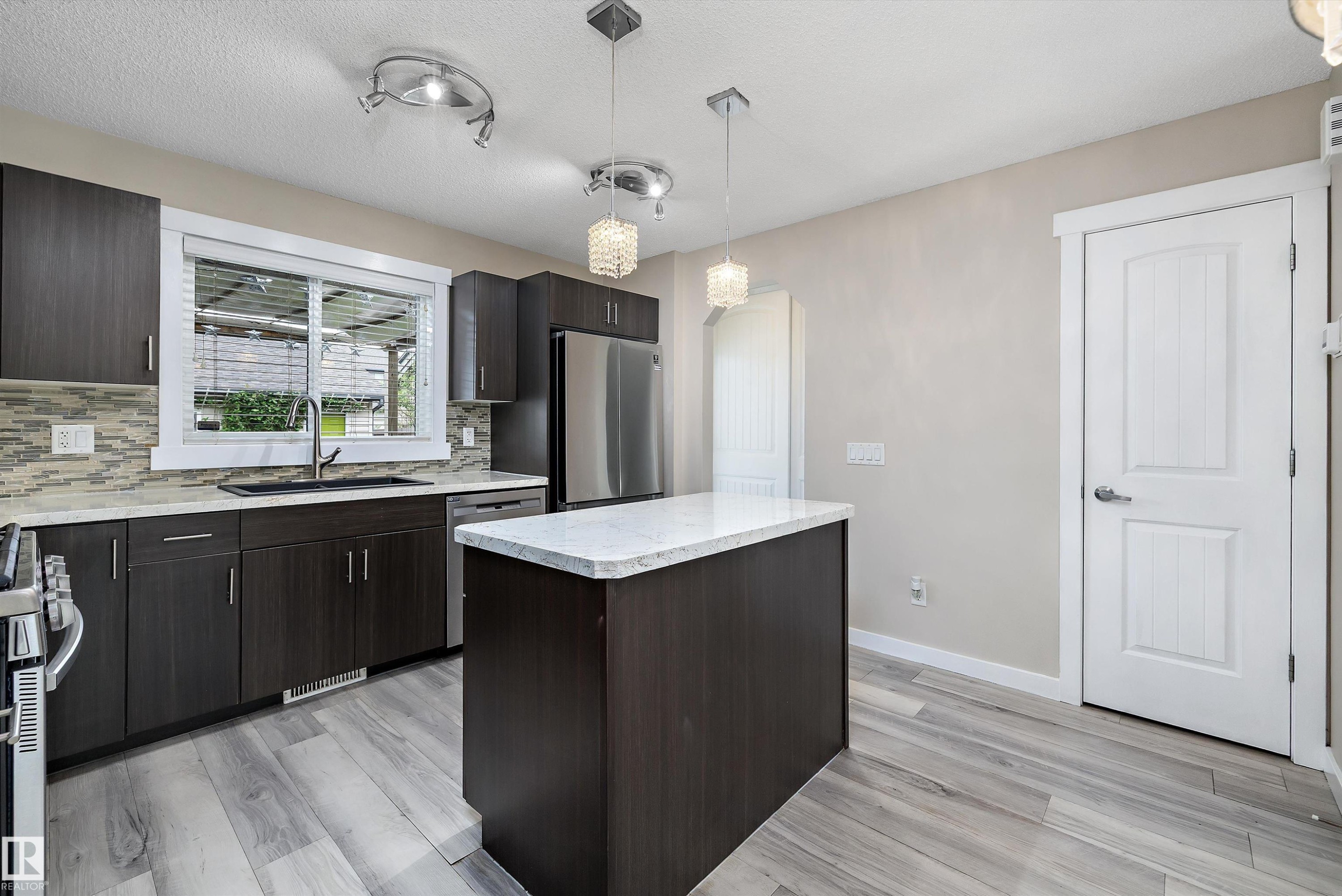 2914 18A Avenue, Edmonton, AB - Indoor Photo Showing Kitchen