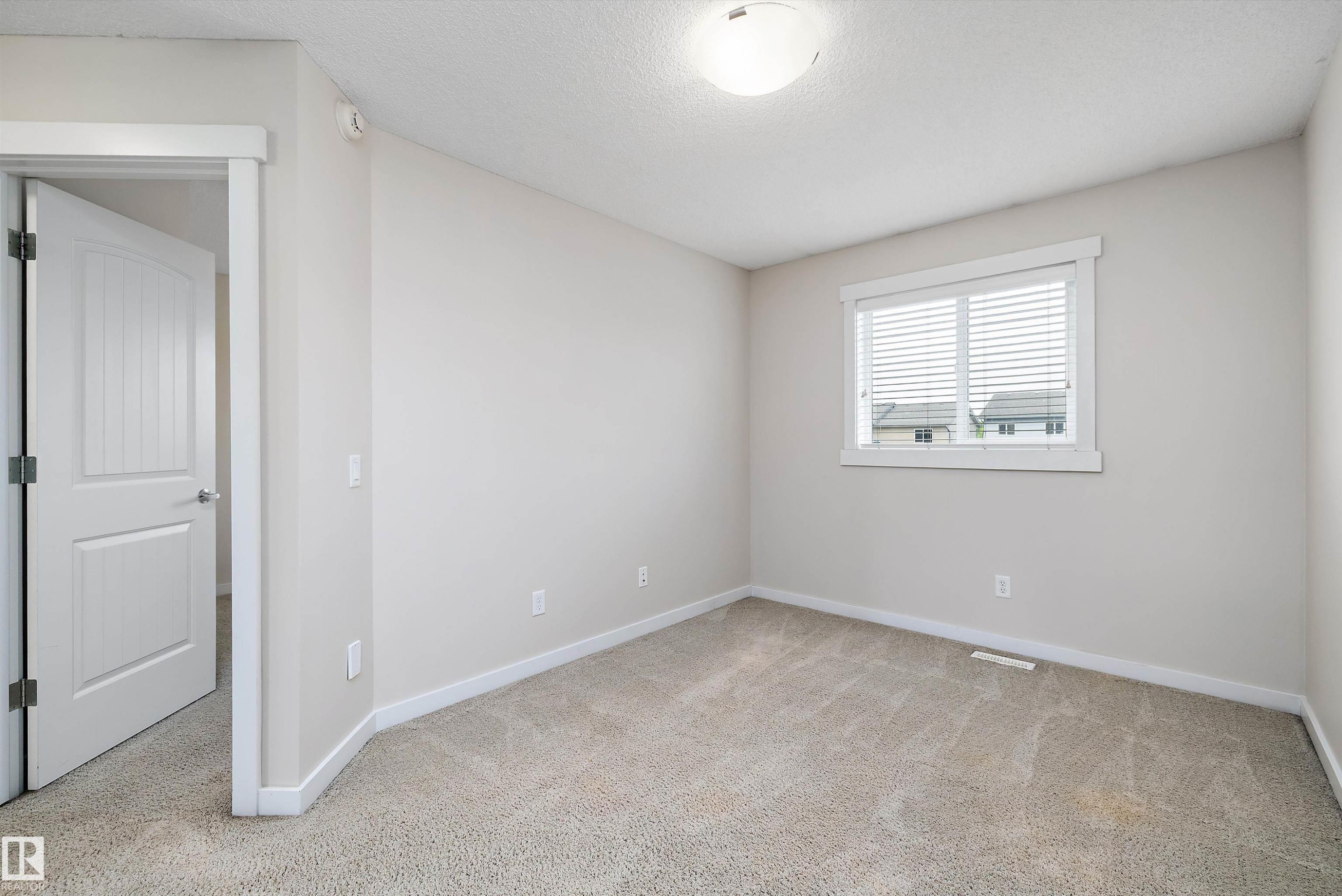 2914 18A Avenue, Edmonton, AB - Indoor Photo Showing Other Room