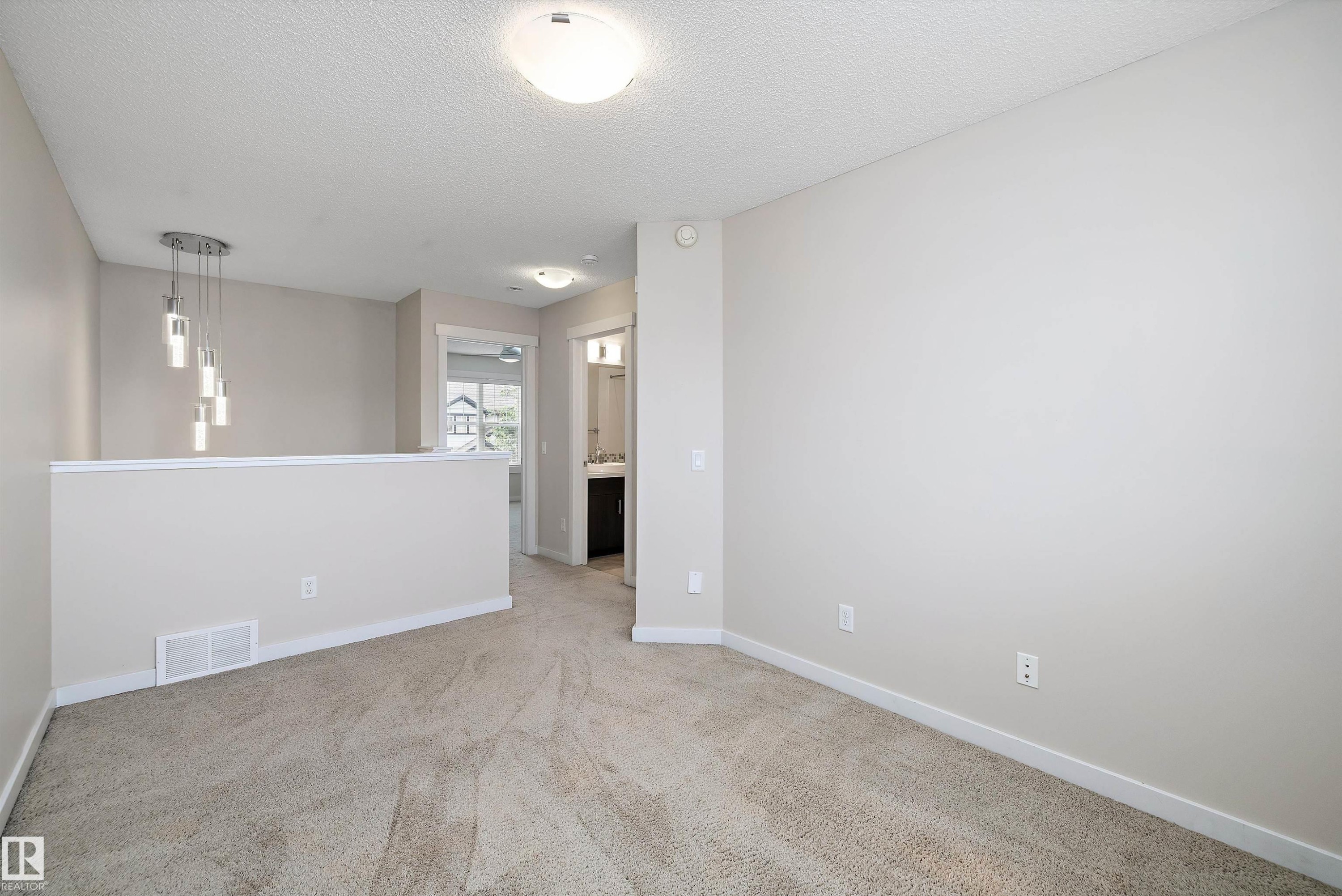 2914 18A Avenue, Edmonton, AB - Indoor Photo Showing Other Room