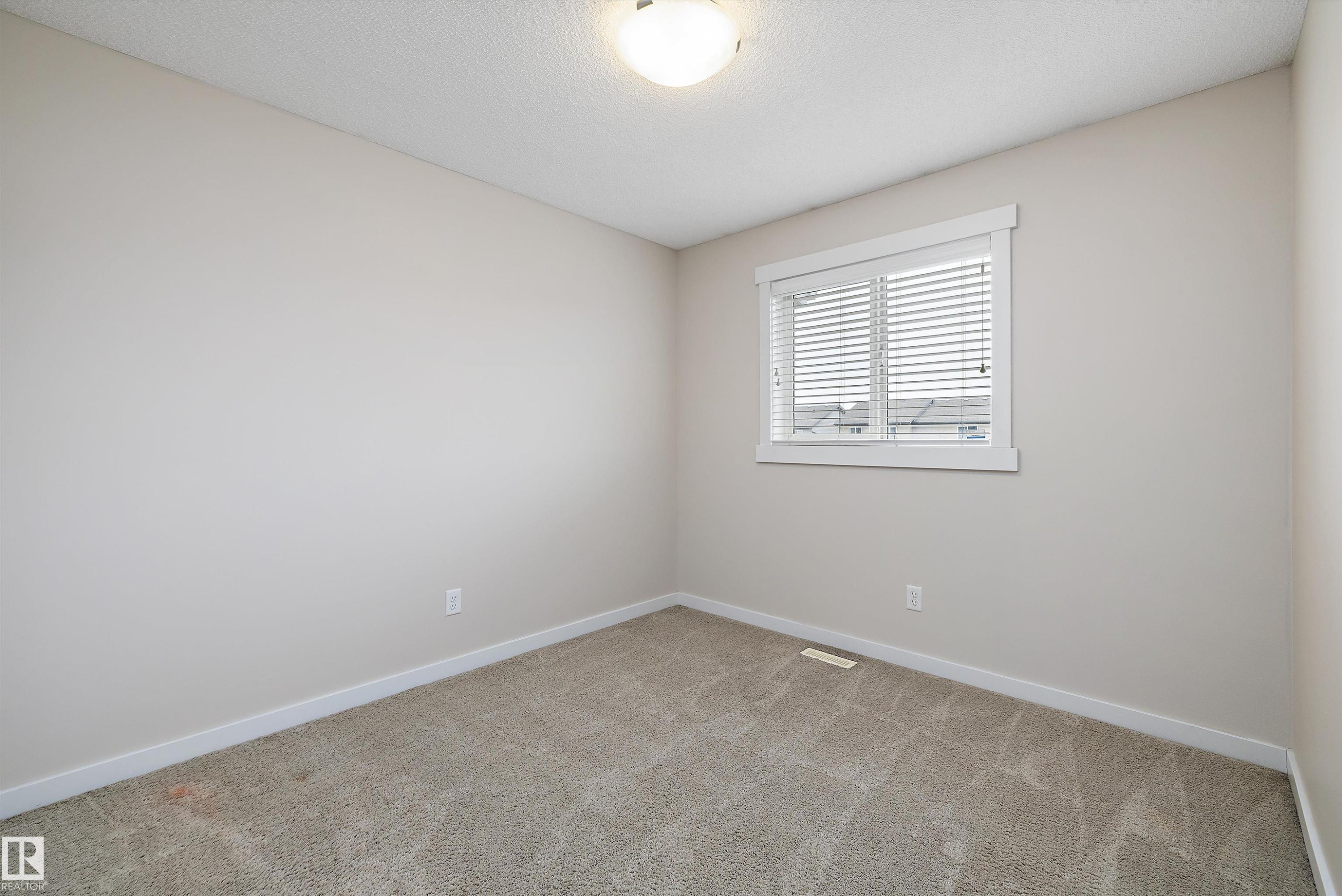 2914 18A Avenue, Edmonton, AB - Indoor Photo Showing Other Room