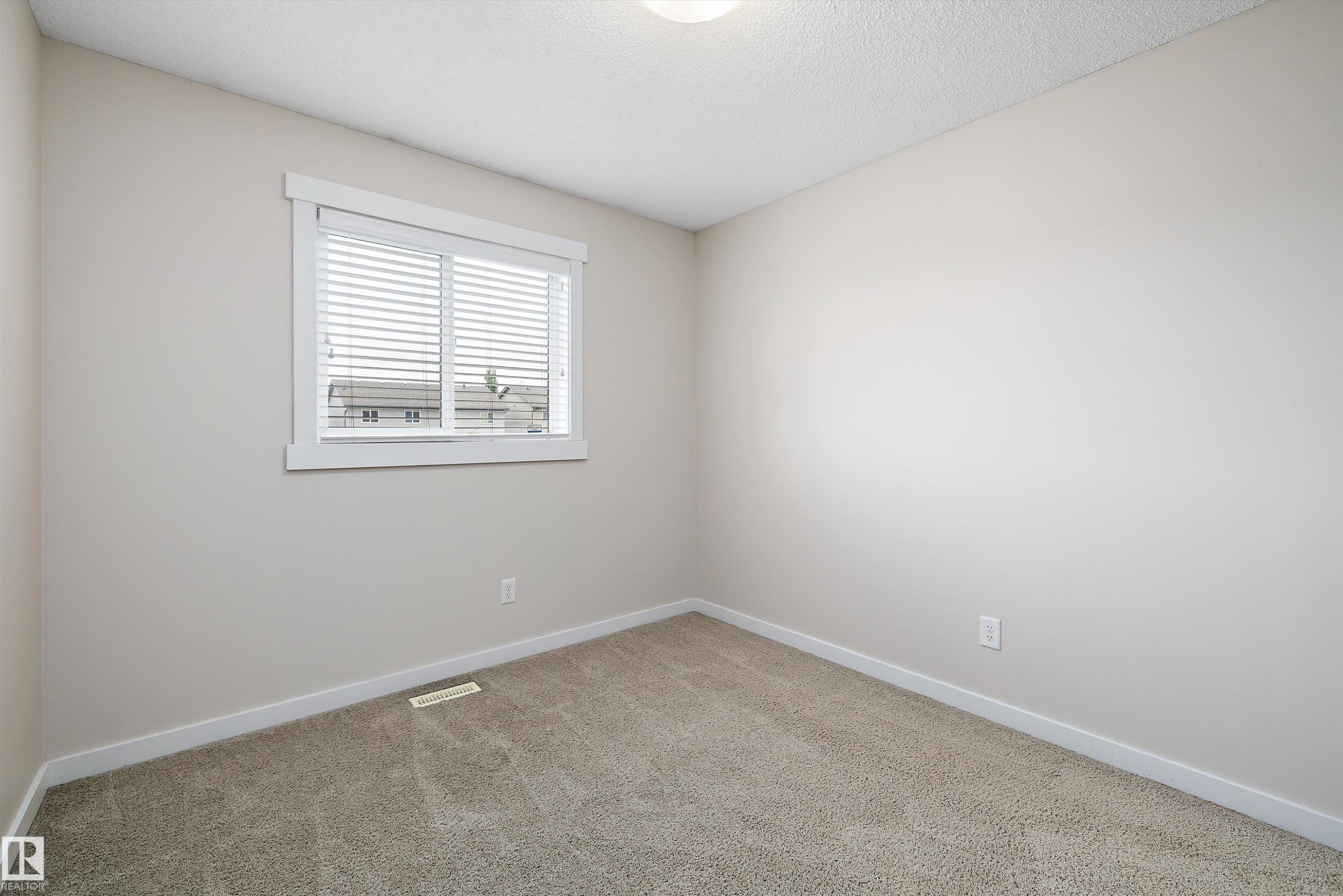 2914 18A Avenue, Edmonton, AB - Indoor Photo Showing Other Room