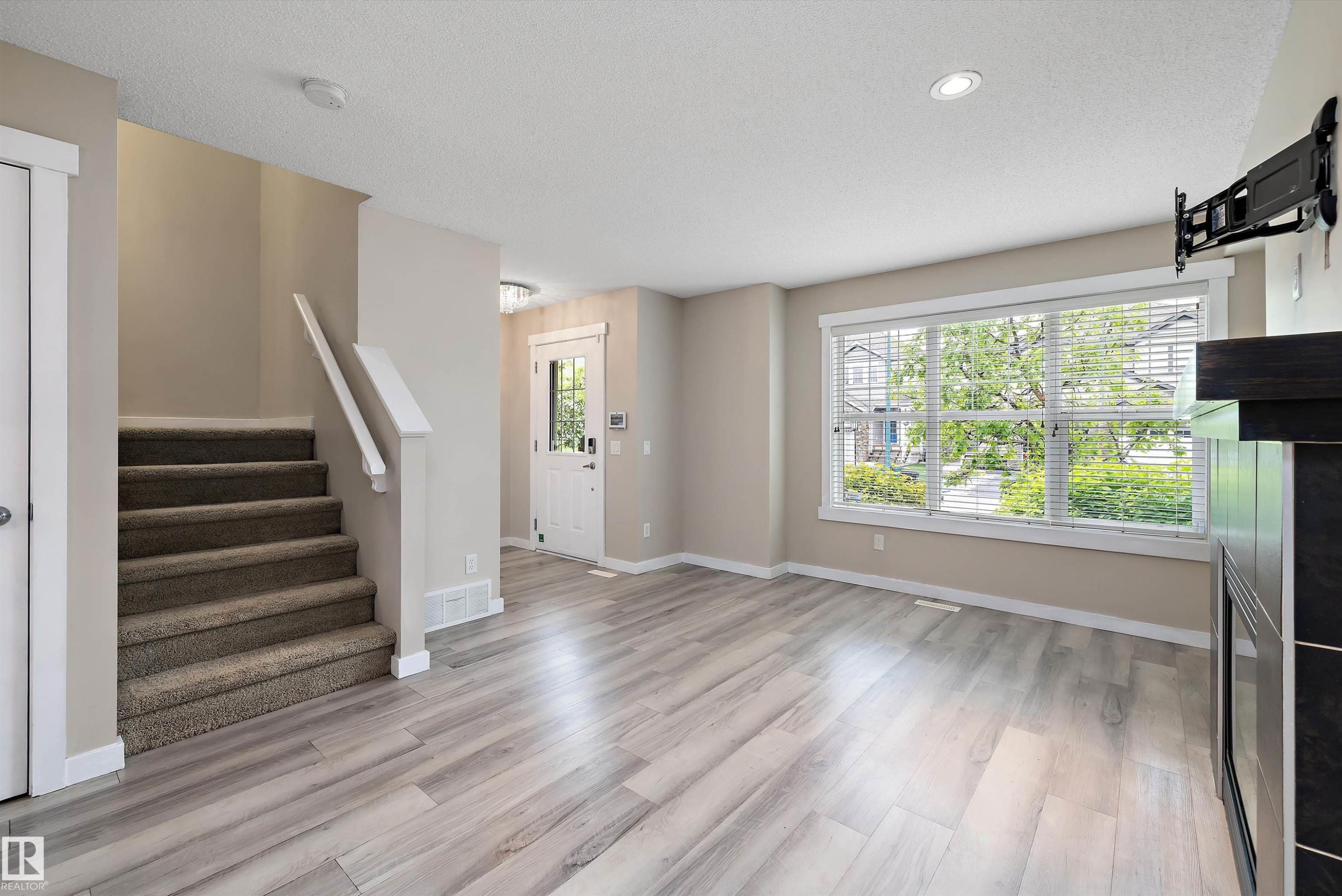 2914 18A Avenue, Edmonton, AB - Indoor Photo Showing Other Room
