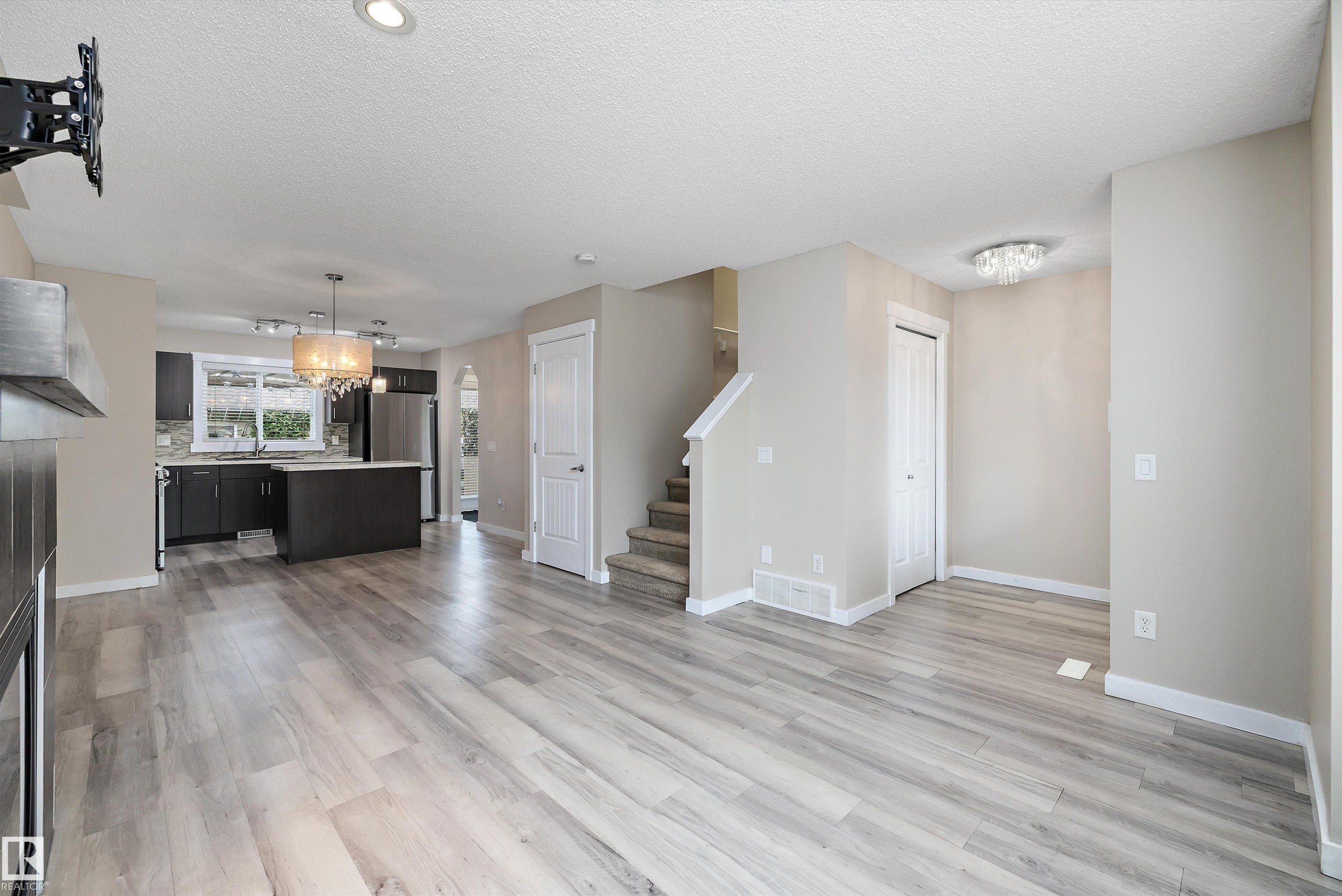 2914 18A Avenue, Edmonton, AB - Indoor Photo Showing Living Room