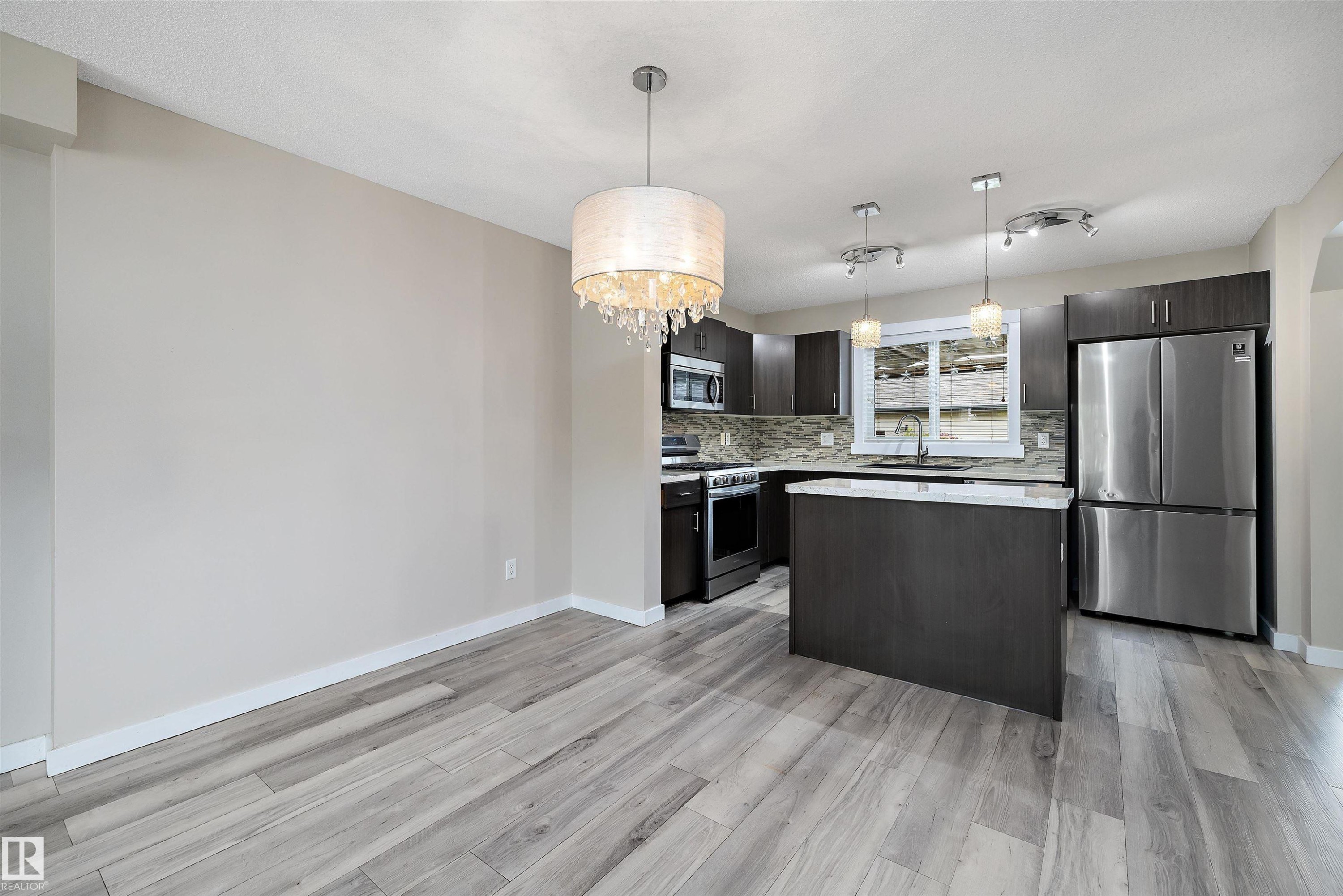 2914 18A Avenue, Edmonton, AB - Indoor Photo Showing Kitchen With Upgraded Kitchen