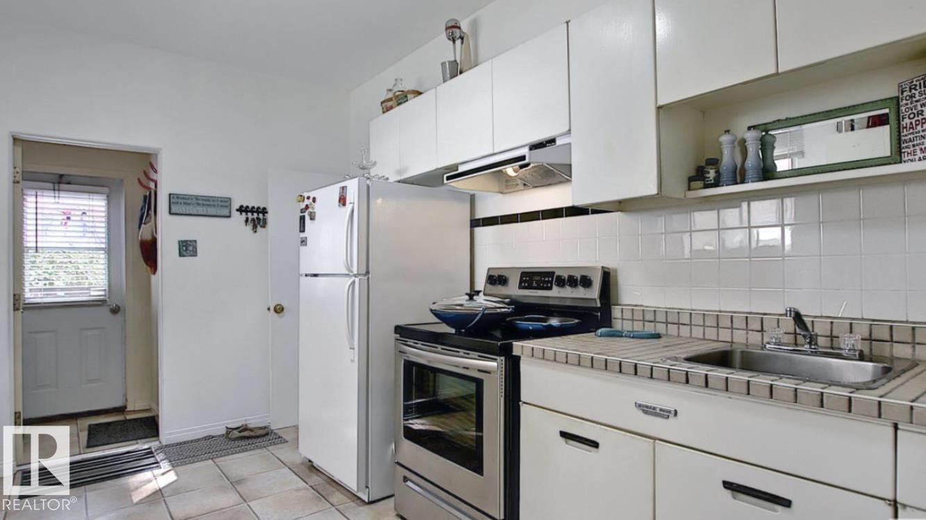 Kitchen - 10017 113 Street, Edmonton, AB