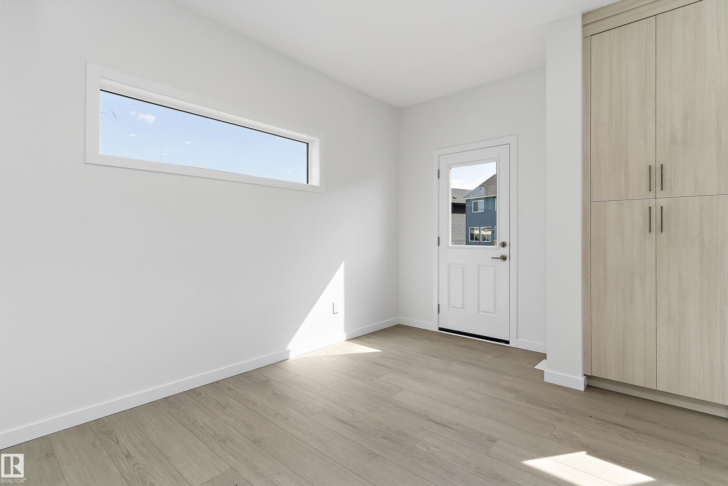 5633 Hawthorn Way Sw, Edmonton, AB - Indoor Photo Showing Other Room