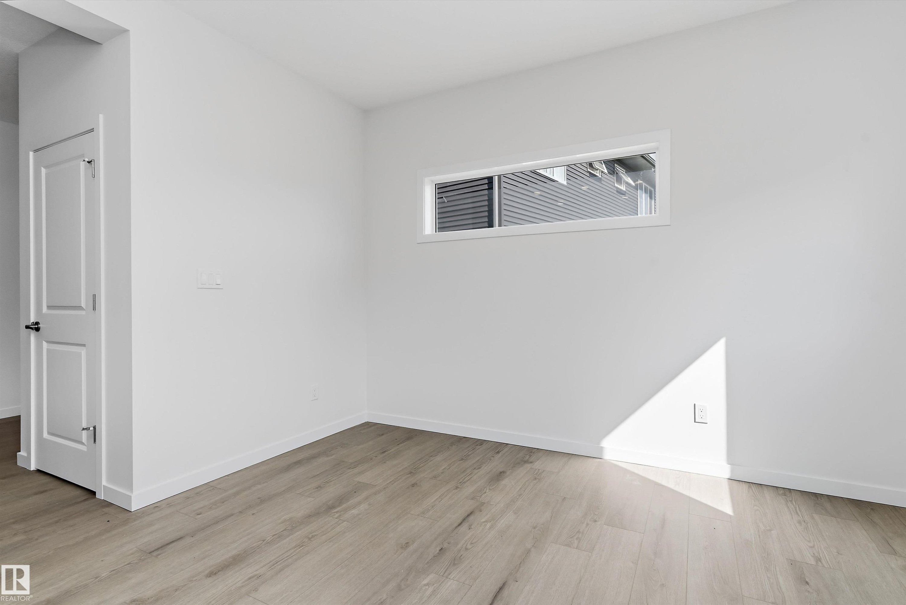 5633 Hawthorn Way Sw, Edmonton, AB - Indoor Photo Showing Other Room