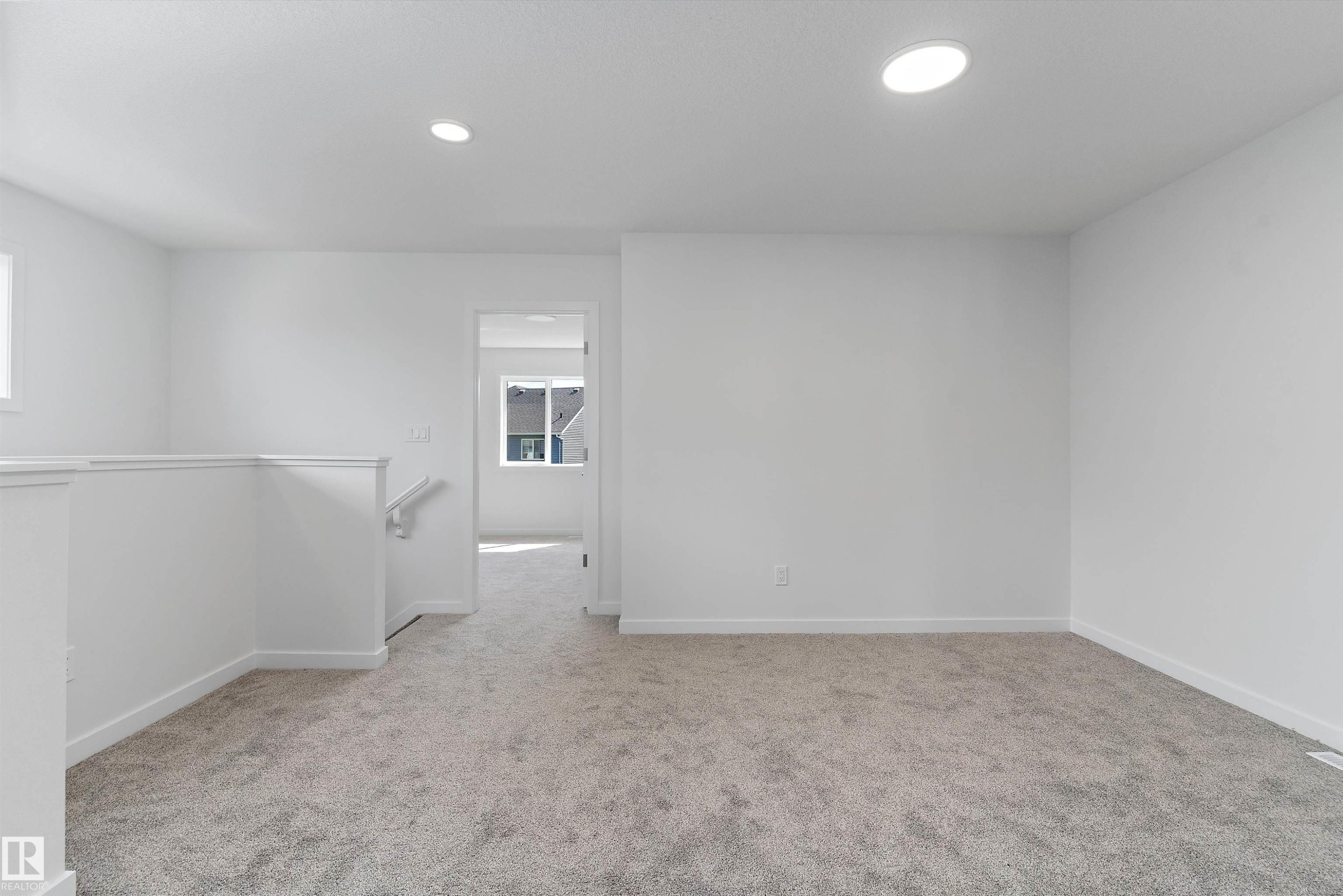 5633 Hawthorn Way Sw, Edmonton, AB - Indoor Photo Showing Other Room