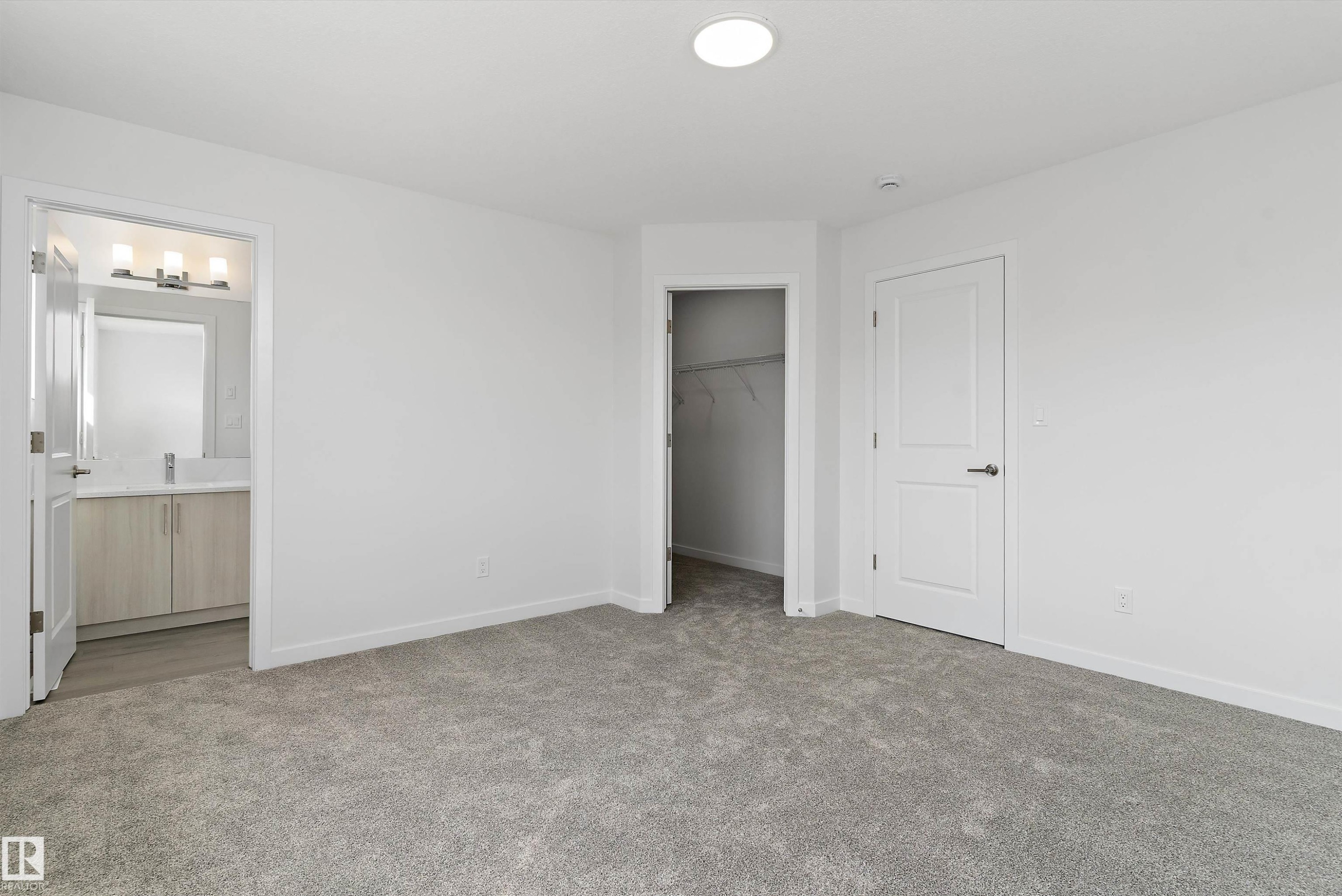 5633 Hawthorn Way Sw, Edmonton, AB - Indoor Photo Showing Other Room