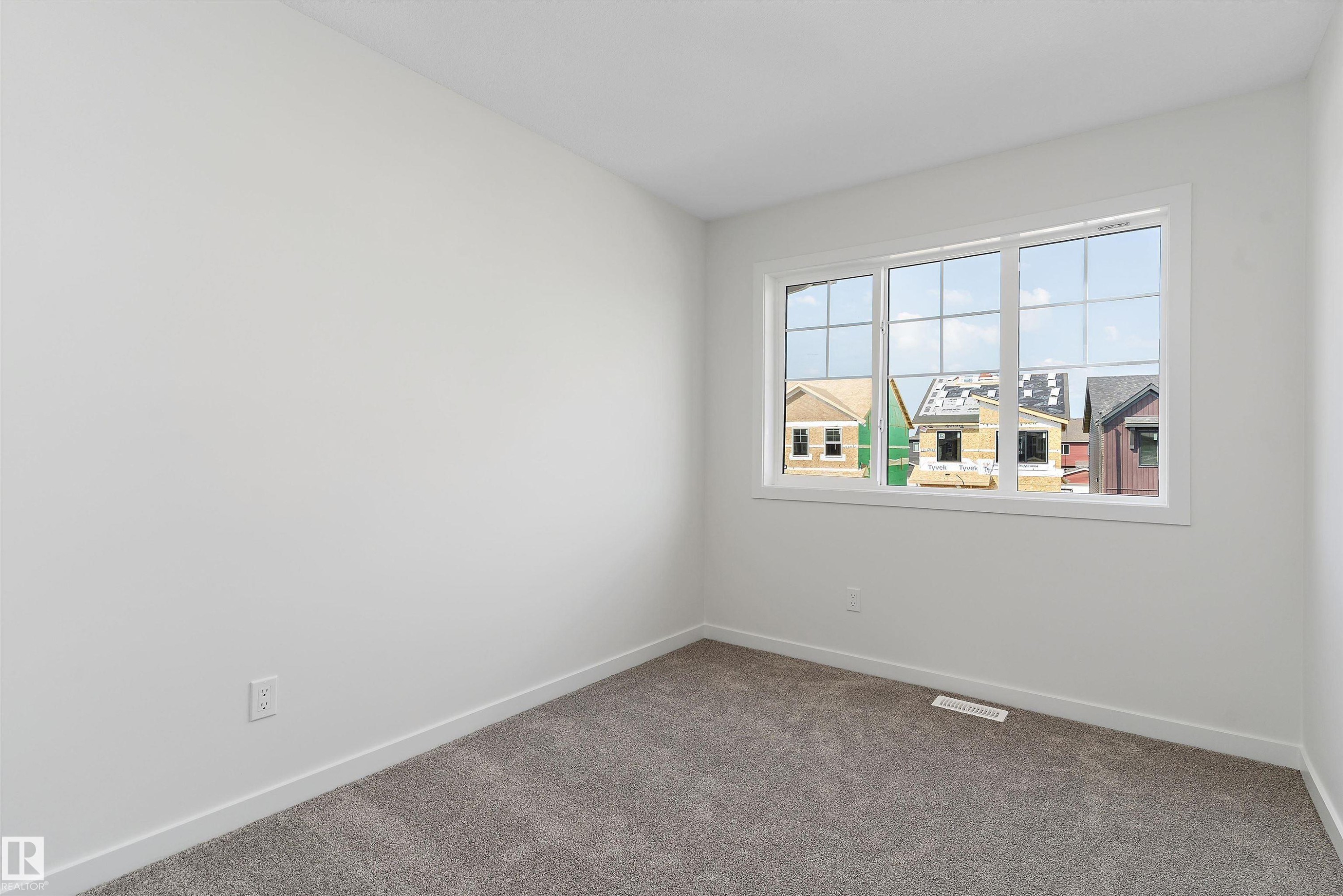 5633 Hawthorn Way Sw, Edmonton, AB - Indoor Photo Showing Other Room