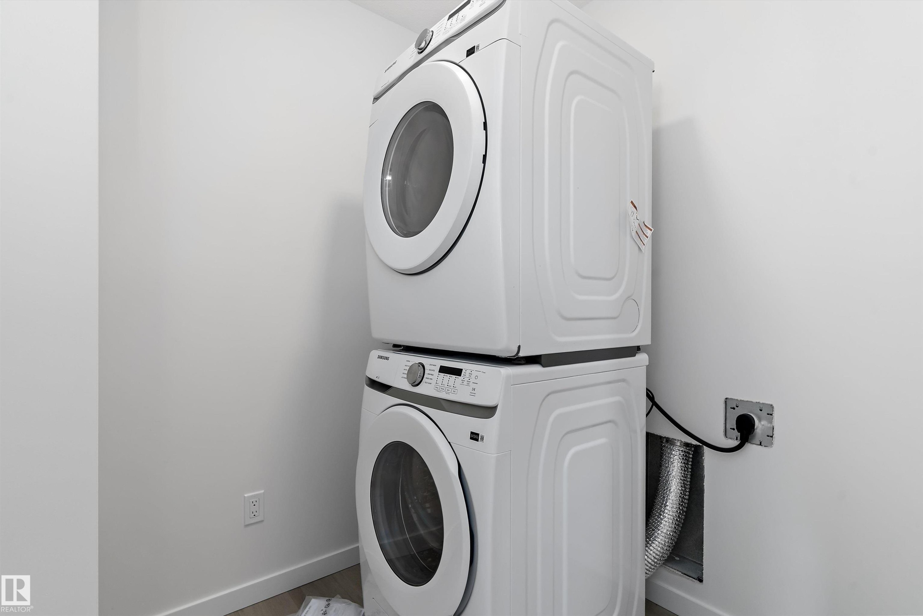 5633 Hawthorn Way Sw, Edmonton, AB - Indoor Photo Showing Laundry Room