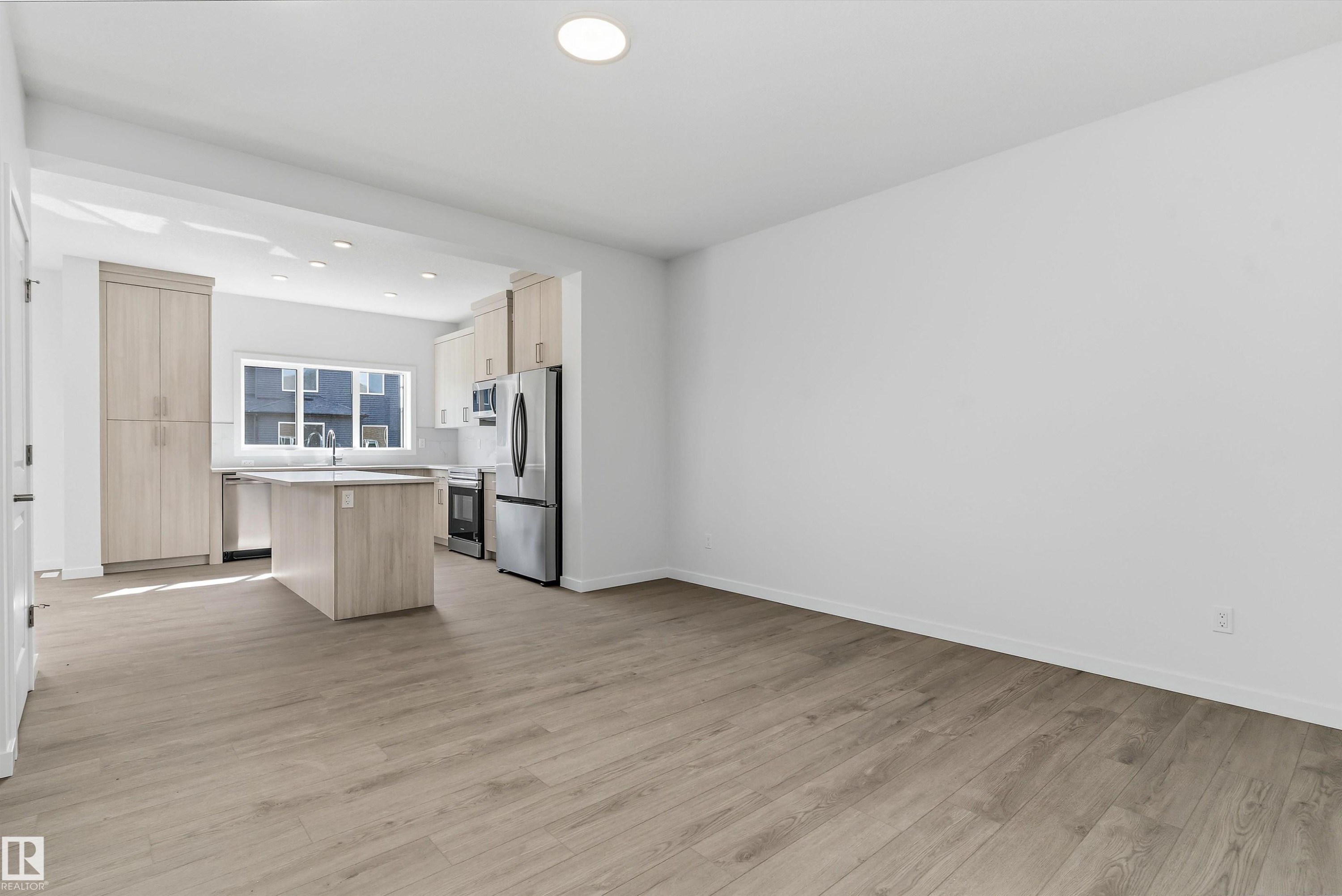 5633 Hawthorn Way Sw, Edmonton, AB - Indoor Photo Showing Kitchen