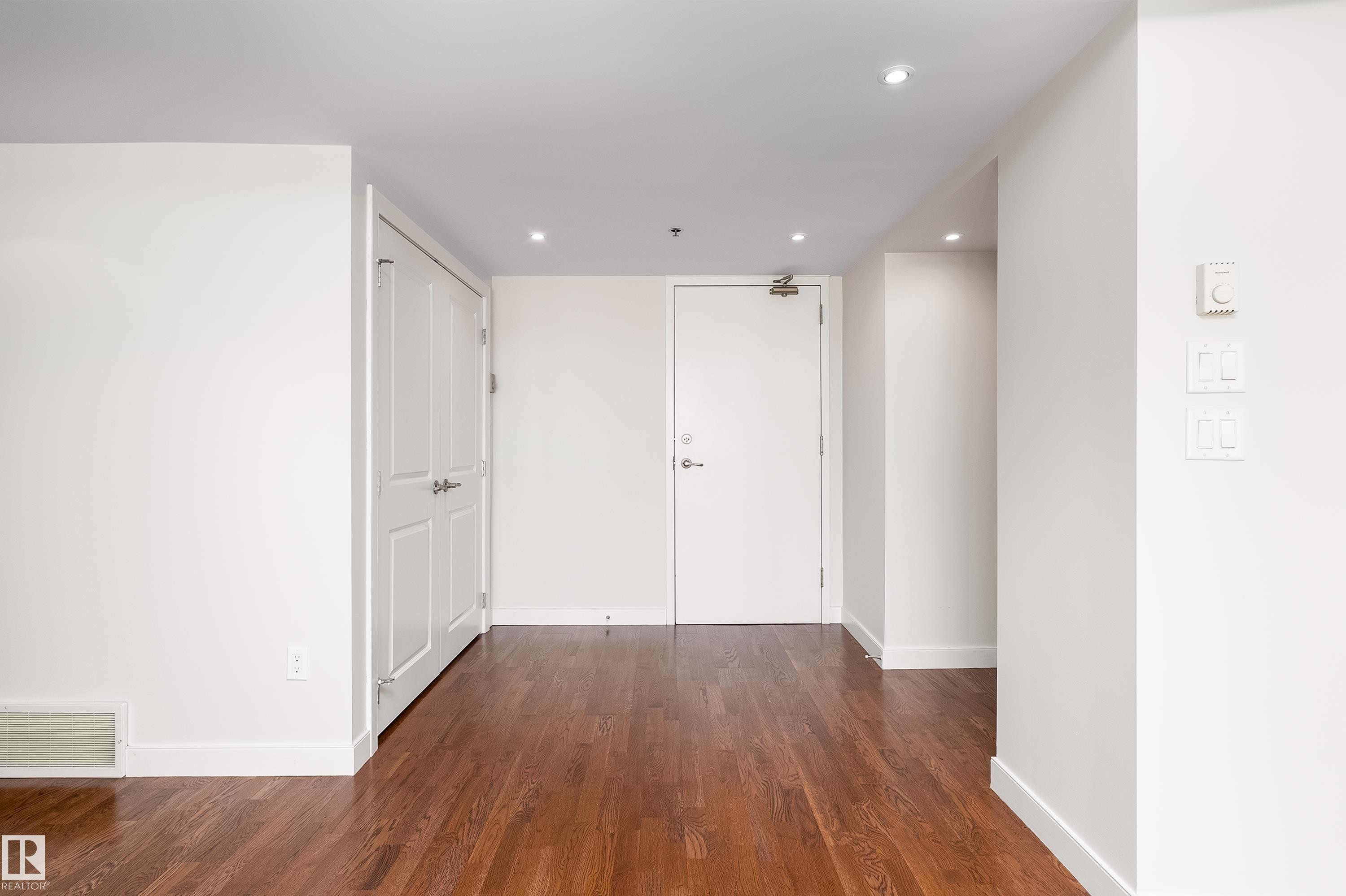#1402 10731 Saskatchewan Dr Nw, Edmonton, AB - Indoor Photo Showing Other Room