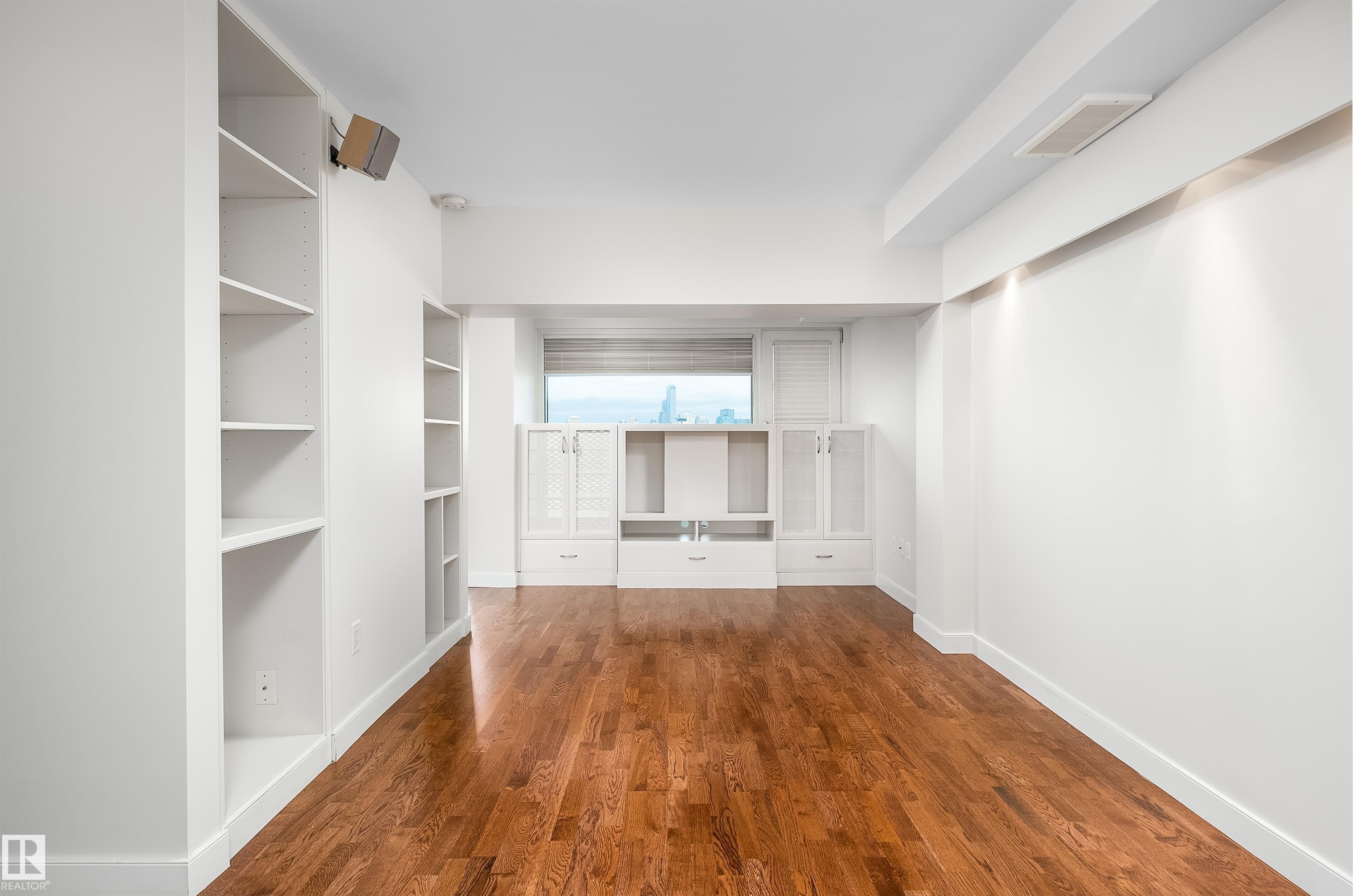 #1402 10731 Saskatchewan Dr Nw, Edmonton, AB - Indoor