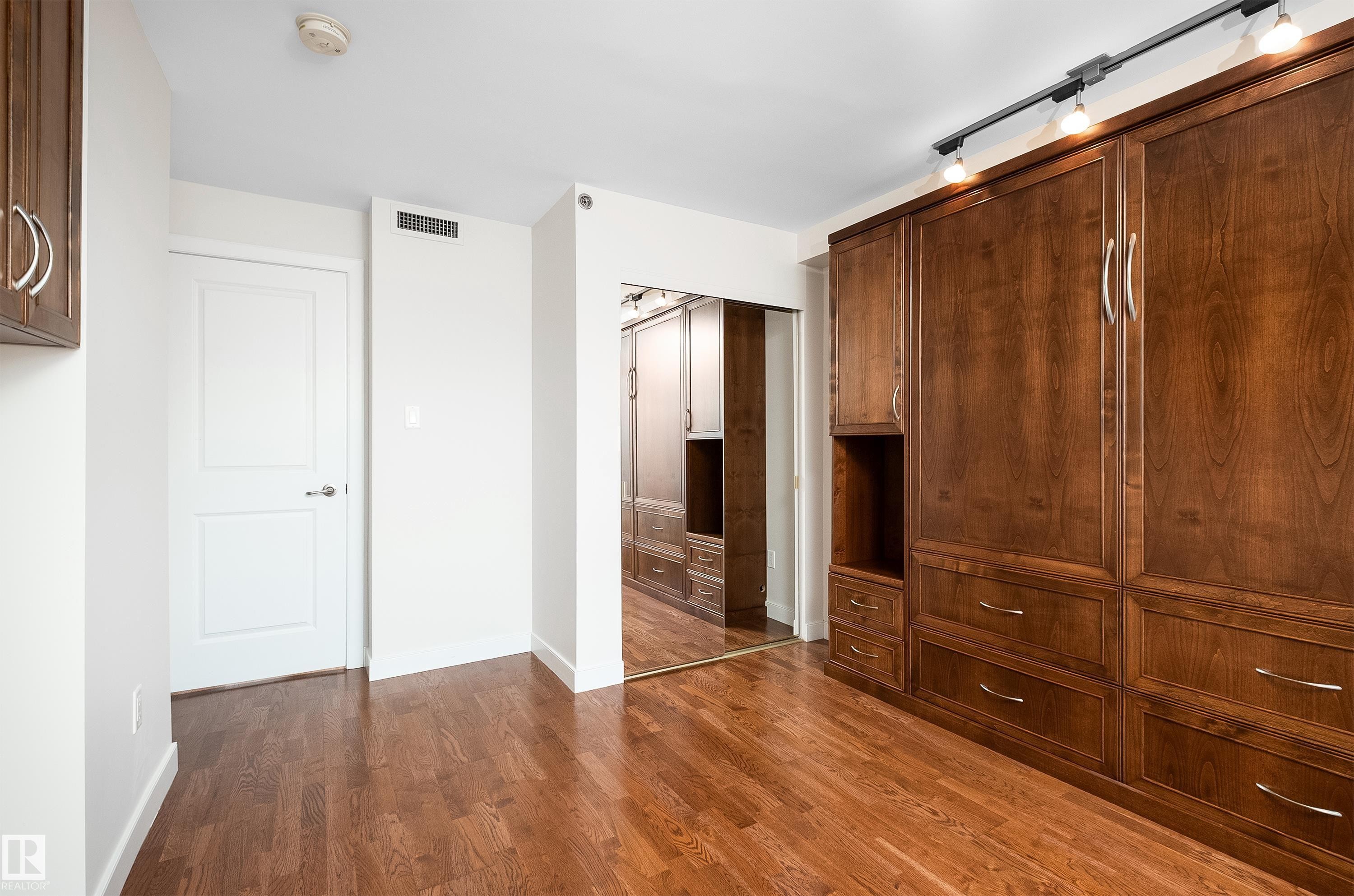 #1402 10731 Saskatchewan Dr Nw, Edmonton, AB - Indoor Photo Showing Other Room