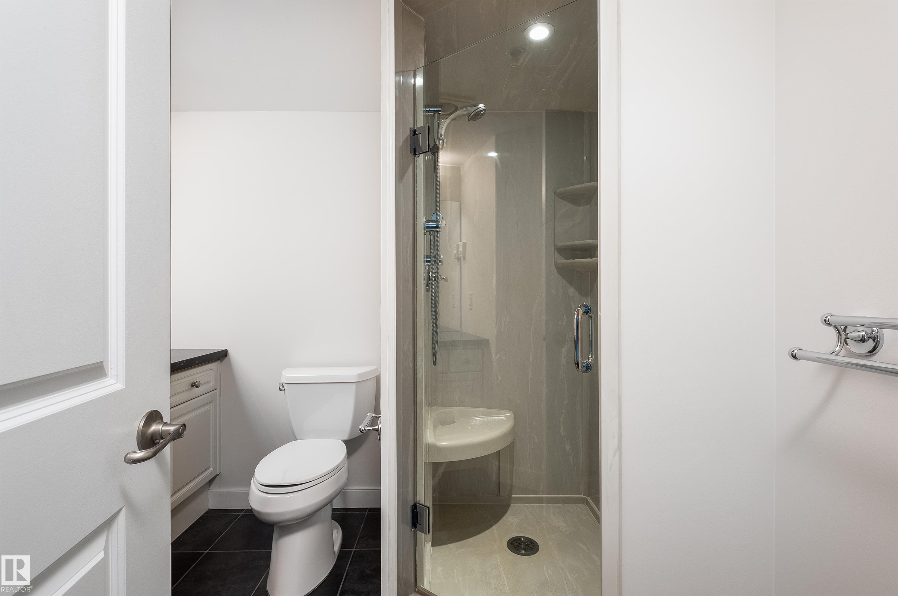 #1402 10731 Saskatchewan Dr Nw, Edmonton, AB - Indoor Photo Showing Bathroom