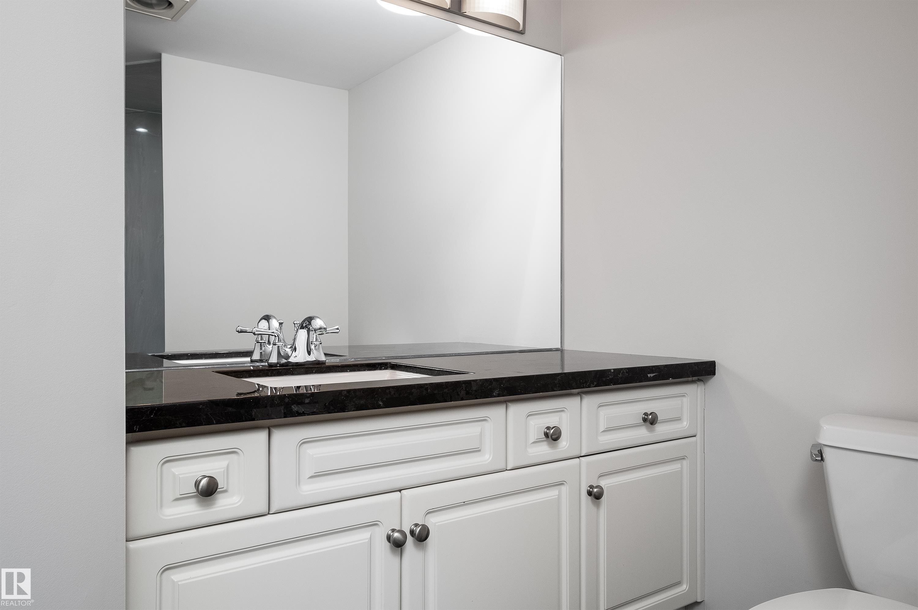 #1402 10731 Saskatchewan Dr Nw, Edmonton, AB - Indoor Photo Showing Bathroom