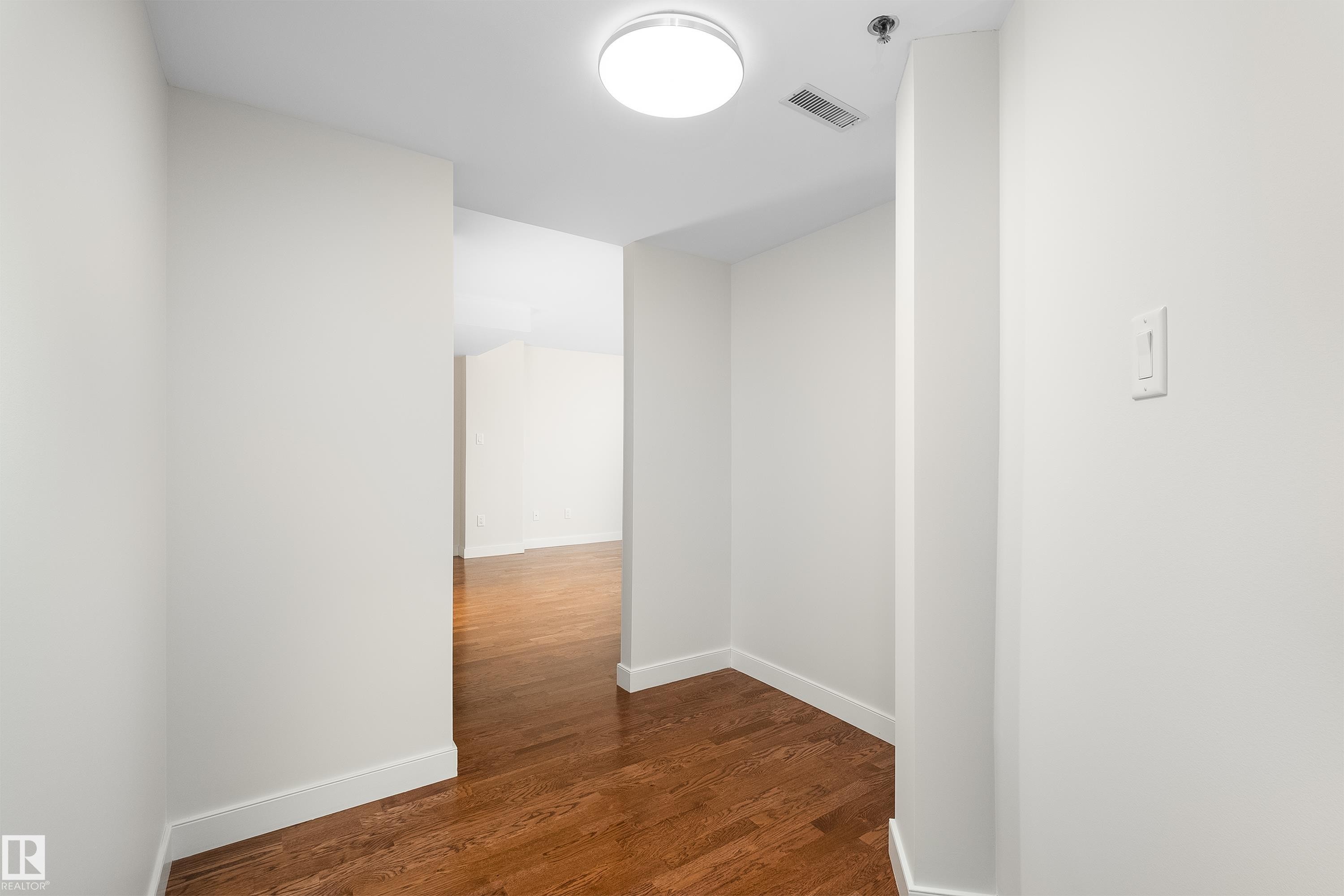 #1402 10731 Saskatchewan Dr Nw, Edmonton, AB - Indoor Photo Showing Other Room