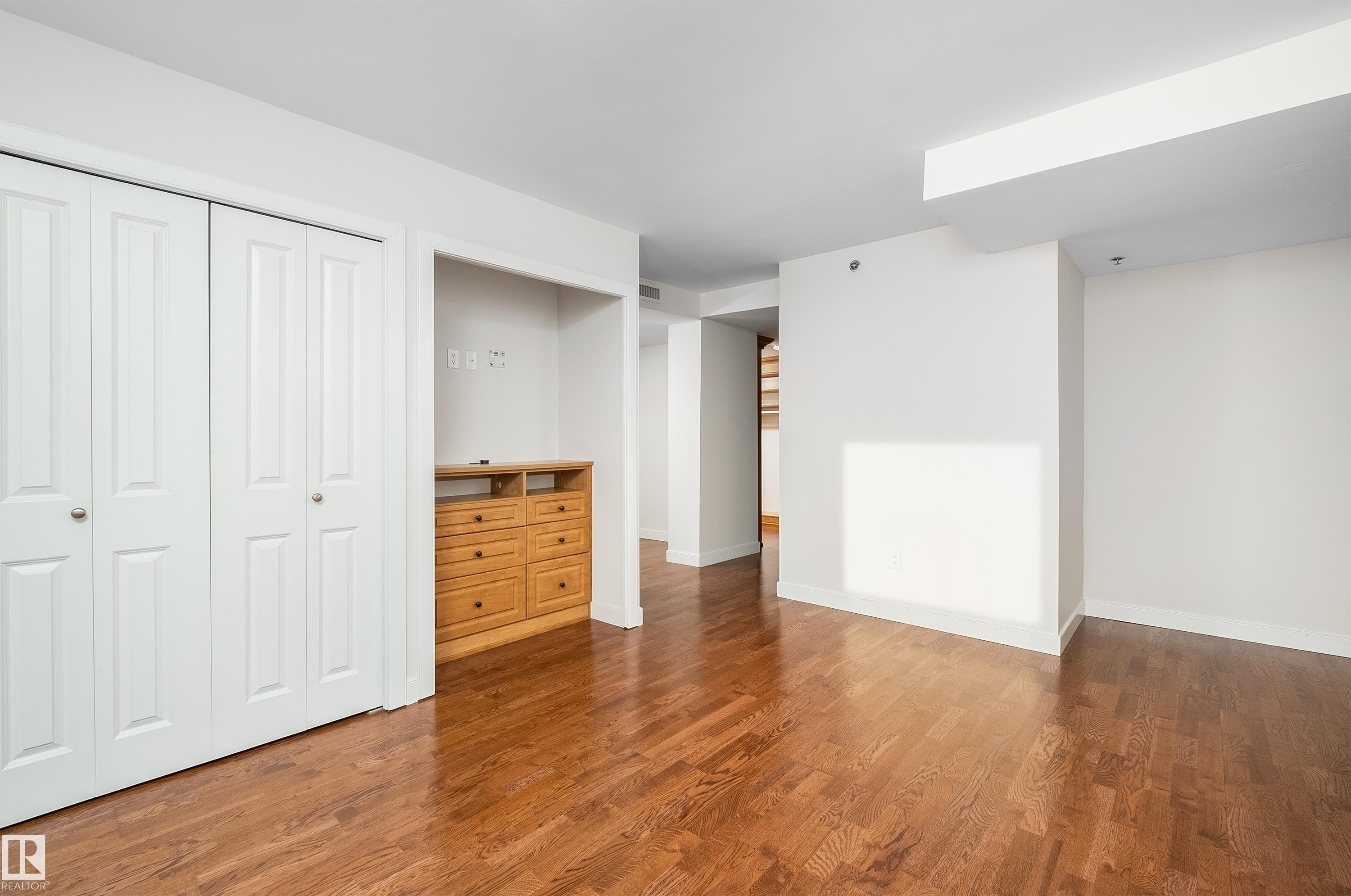 #1402 10731 Saskatchewan Dr Nw, Edmonton, AB - Indoor Photo Showing Other Room
