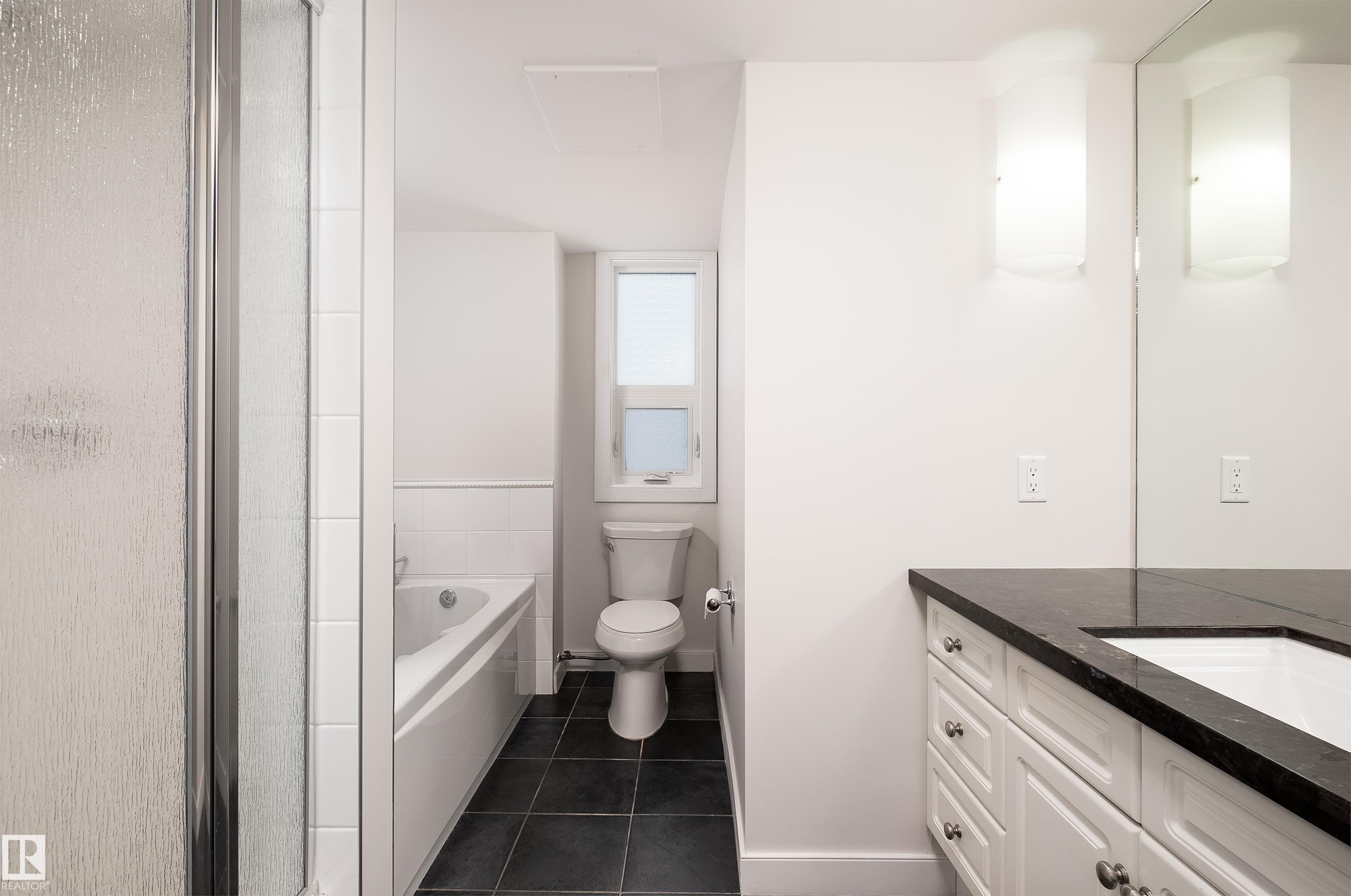 #1402 10731 Saskatchewan Dr Nw, Edmonton, AB - Indoor Photo Showing Bathroom