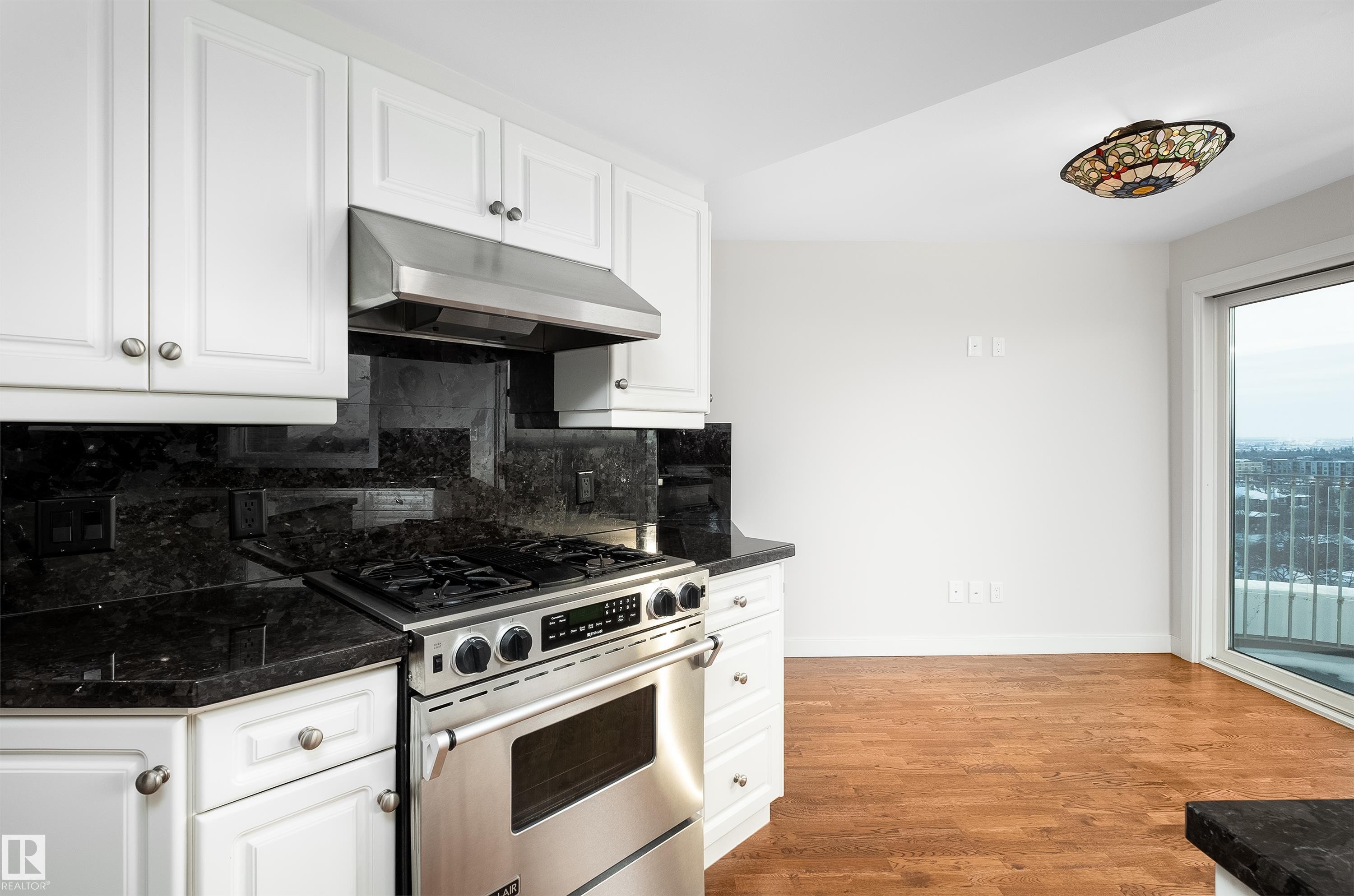 #1402 10731 Saskatchewan Dr Nw, Edmonton, AB - Indoor Photo Showing Kitchen
