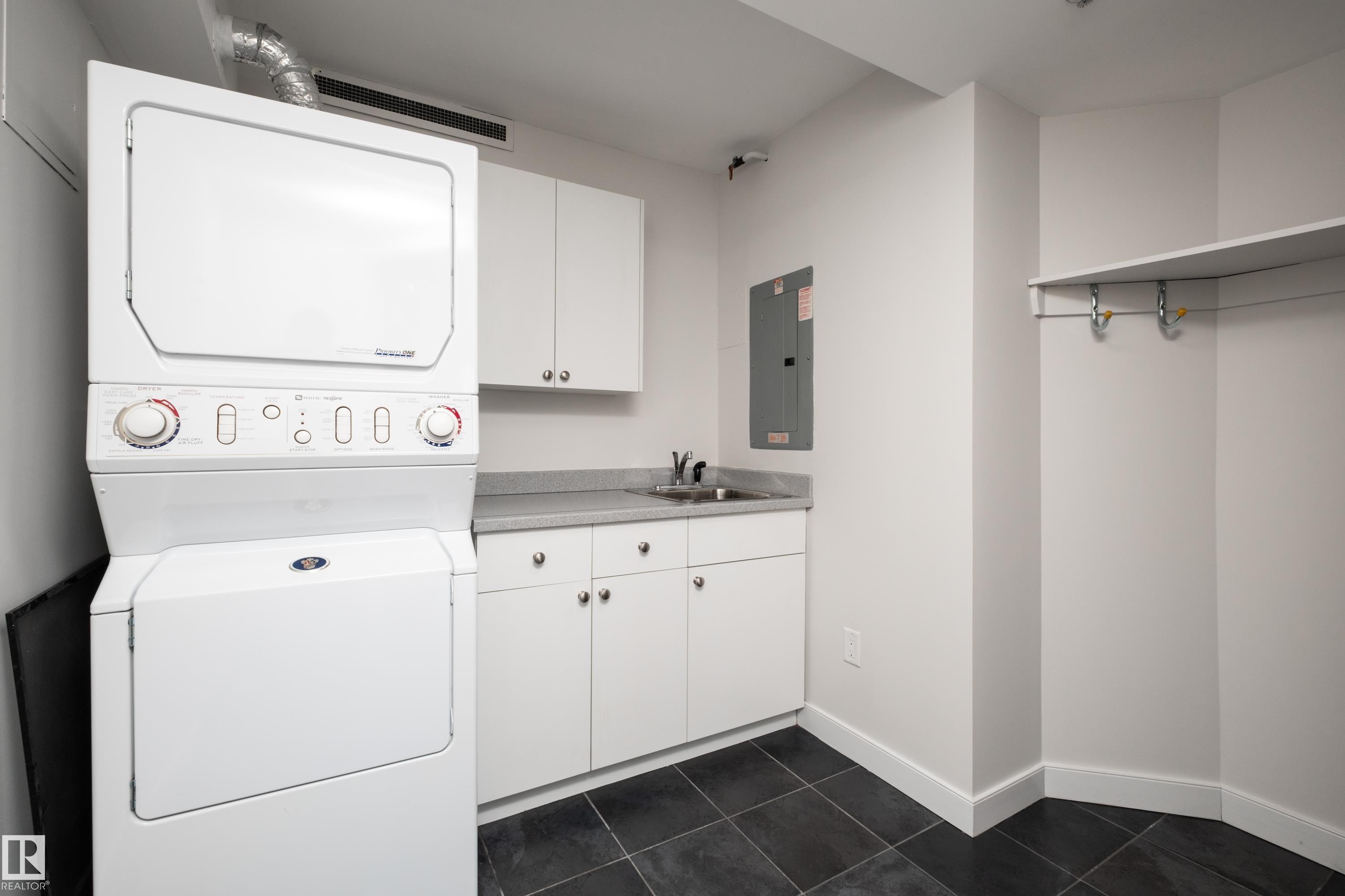 #1402 10731 Saskatchewan Dr Nw, Edmonton, AB - Indoor Photo Showing Laundry Room