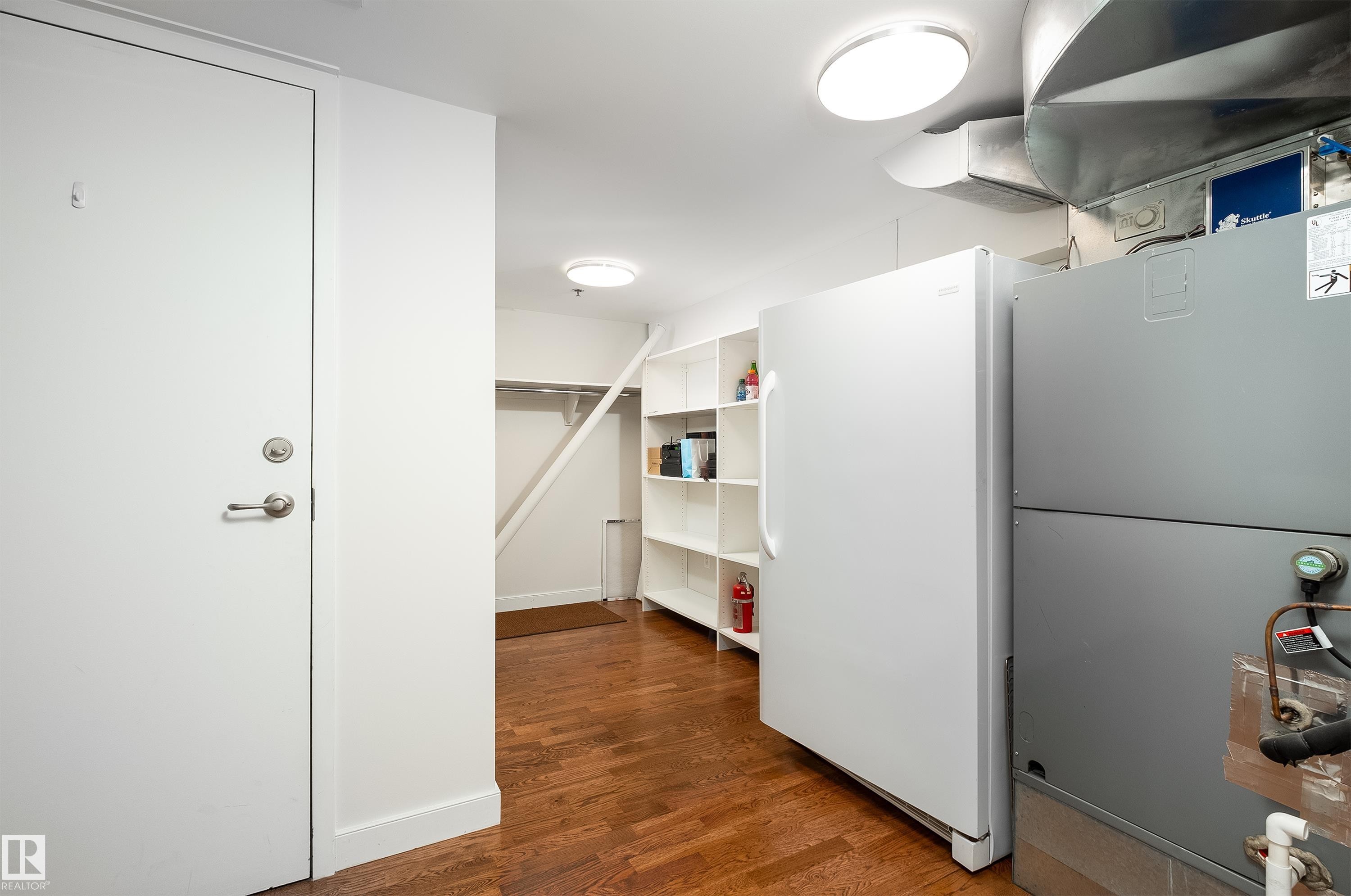 #1402 10731 Saskatchewan Dr Nw, Edmonton, AB - Indoor
