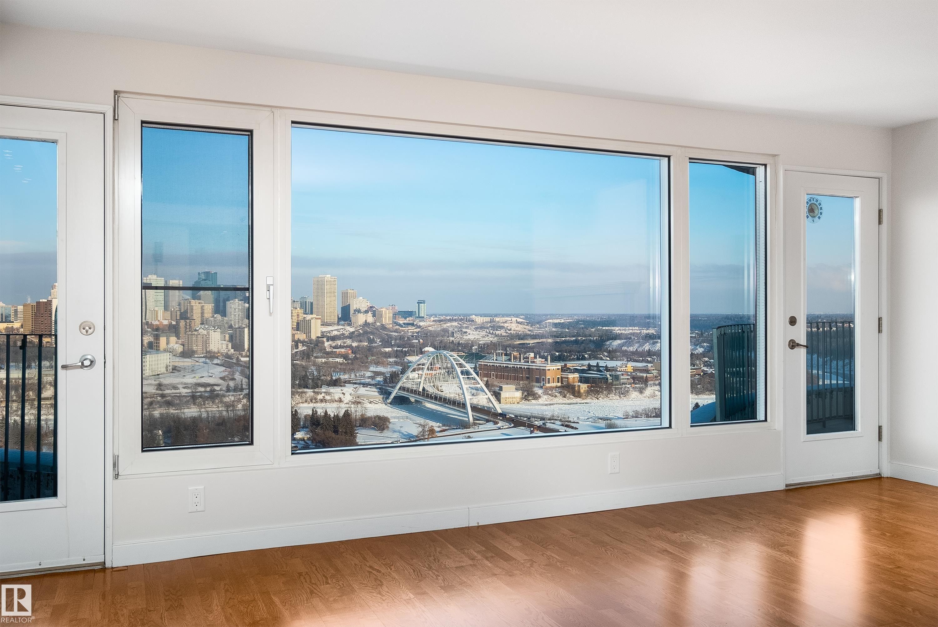 #1402 10731 Saskatchewan Dr Nw, Edmonton, AB - Indoor