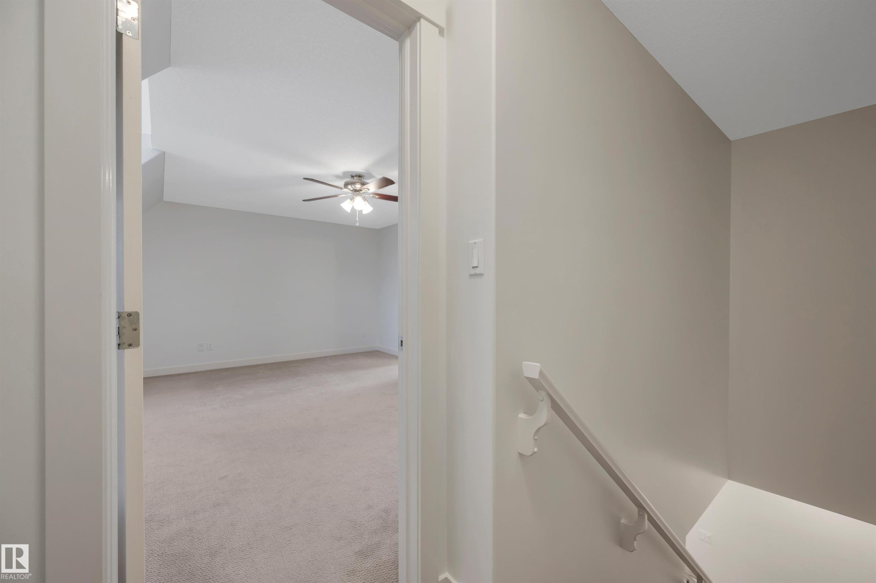 908 Valour Way, Edmonton, AB - Indoor Photo Showing Other Room
