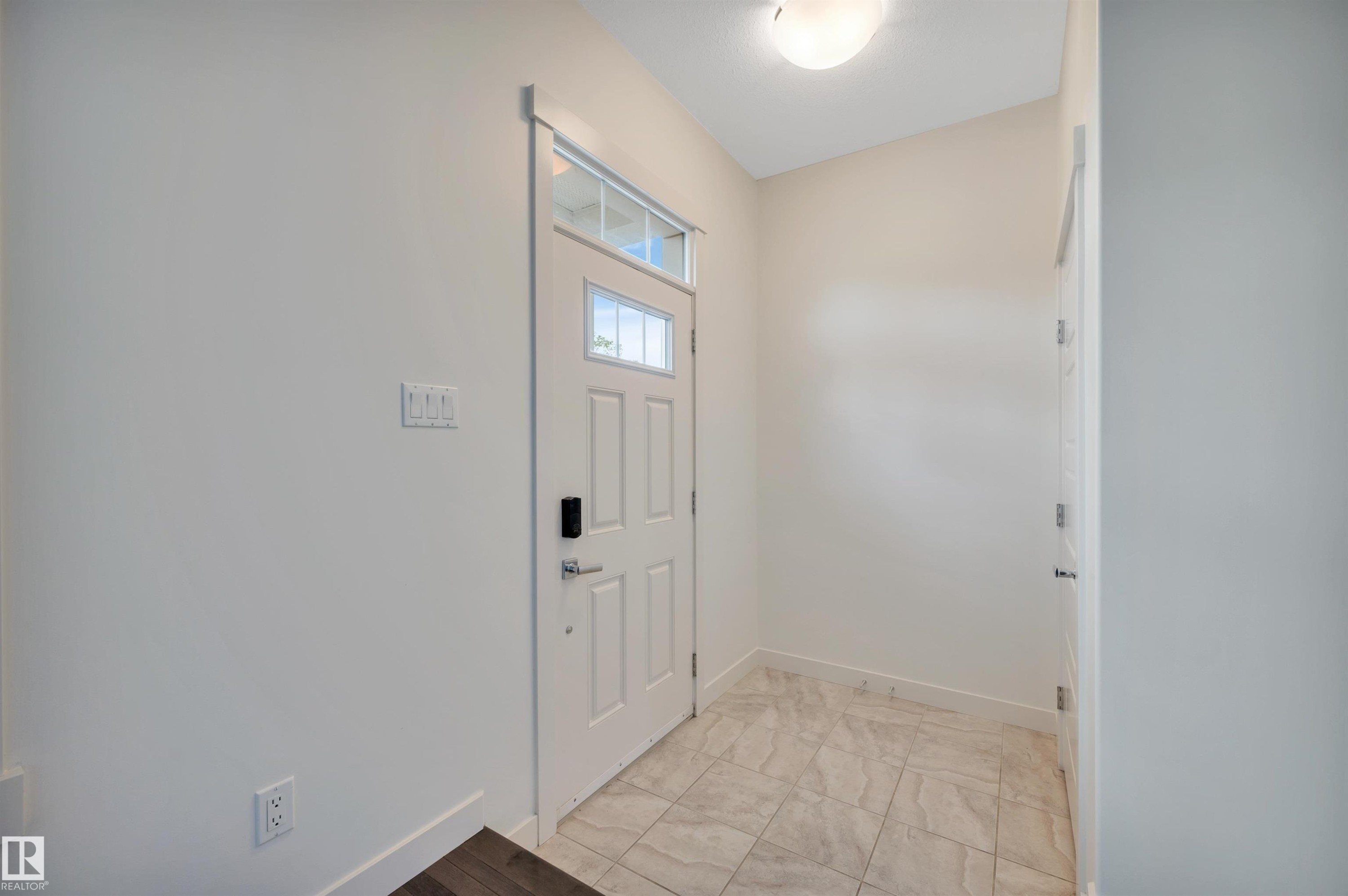 908 Valour Way, Edmonton, AB - Indoor Photo Showing Other Room